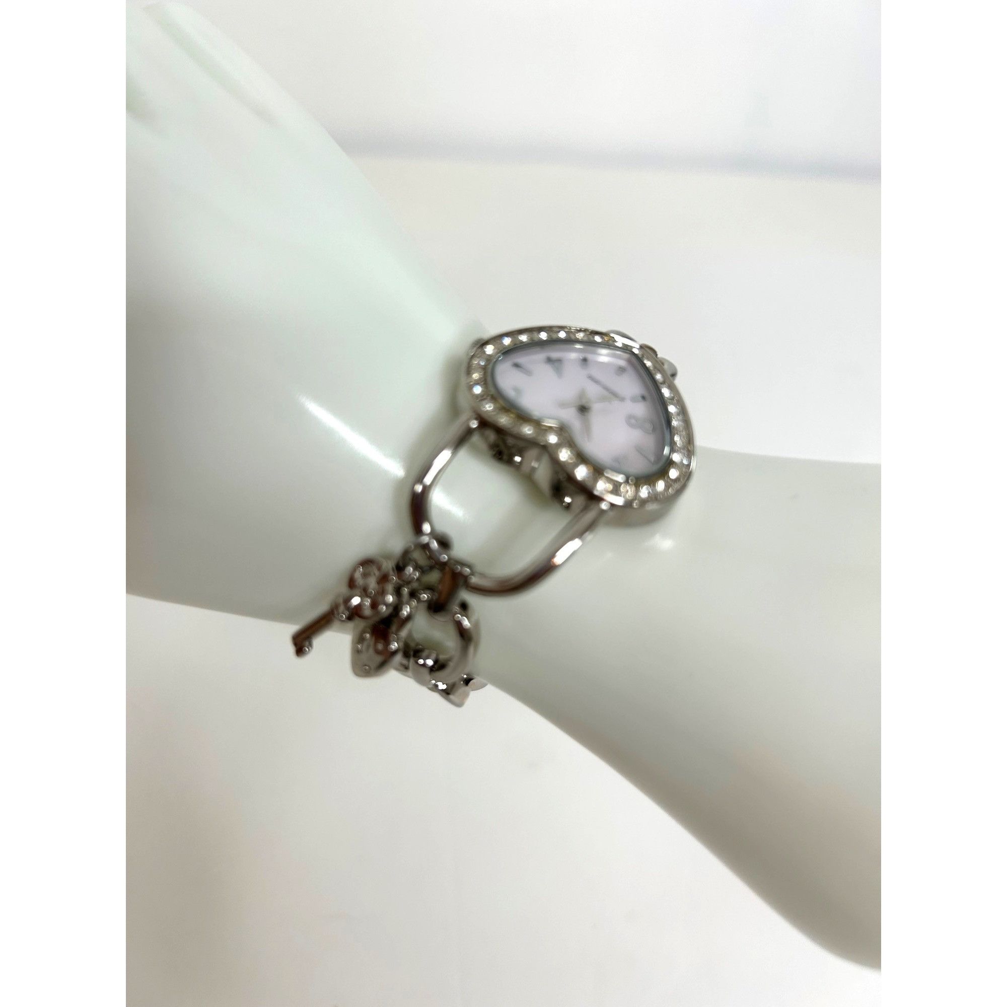 Fossil × Jennifer Lopez Jennifer Lopez Heart Wristwatch Vtg Lock Key Charms White Mo Size ONE SIZE - 17 Thumbnail