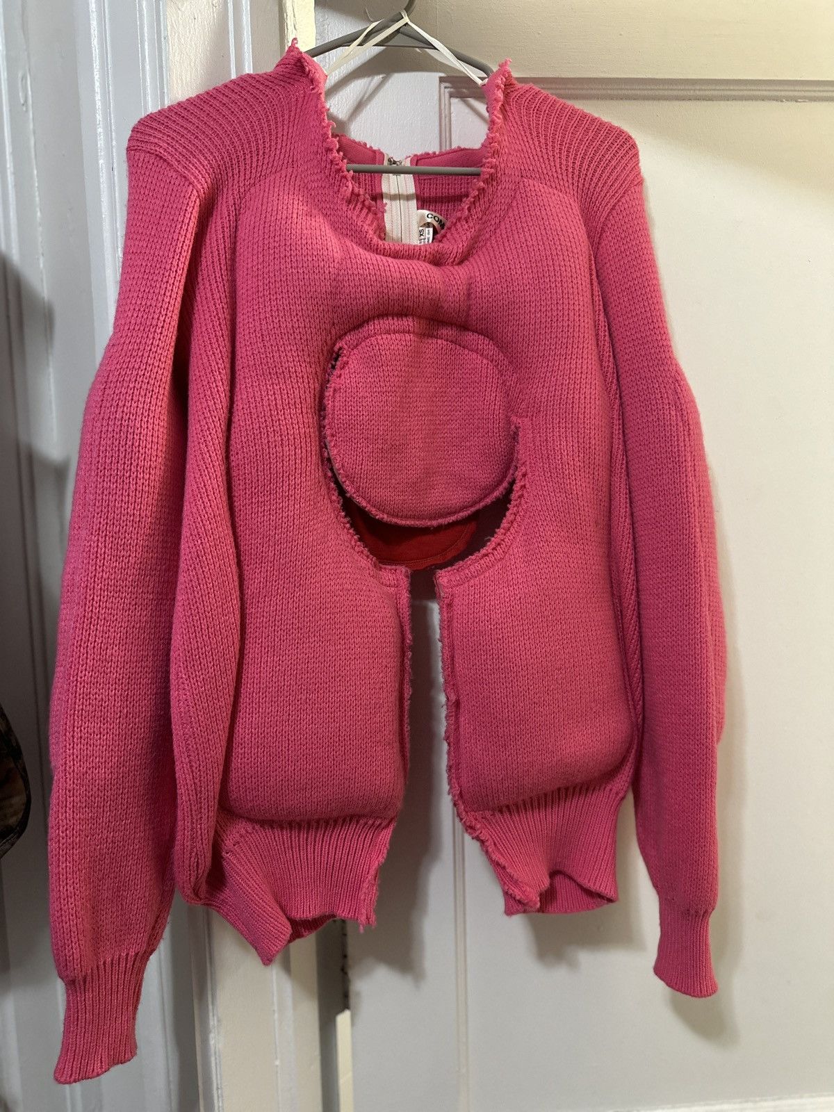 Comme des Garcons Comme des Garçons FW18 Pink Cutout Sweater Size XS / US 0-2 / IT 36-38 - 1 Thumbnail