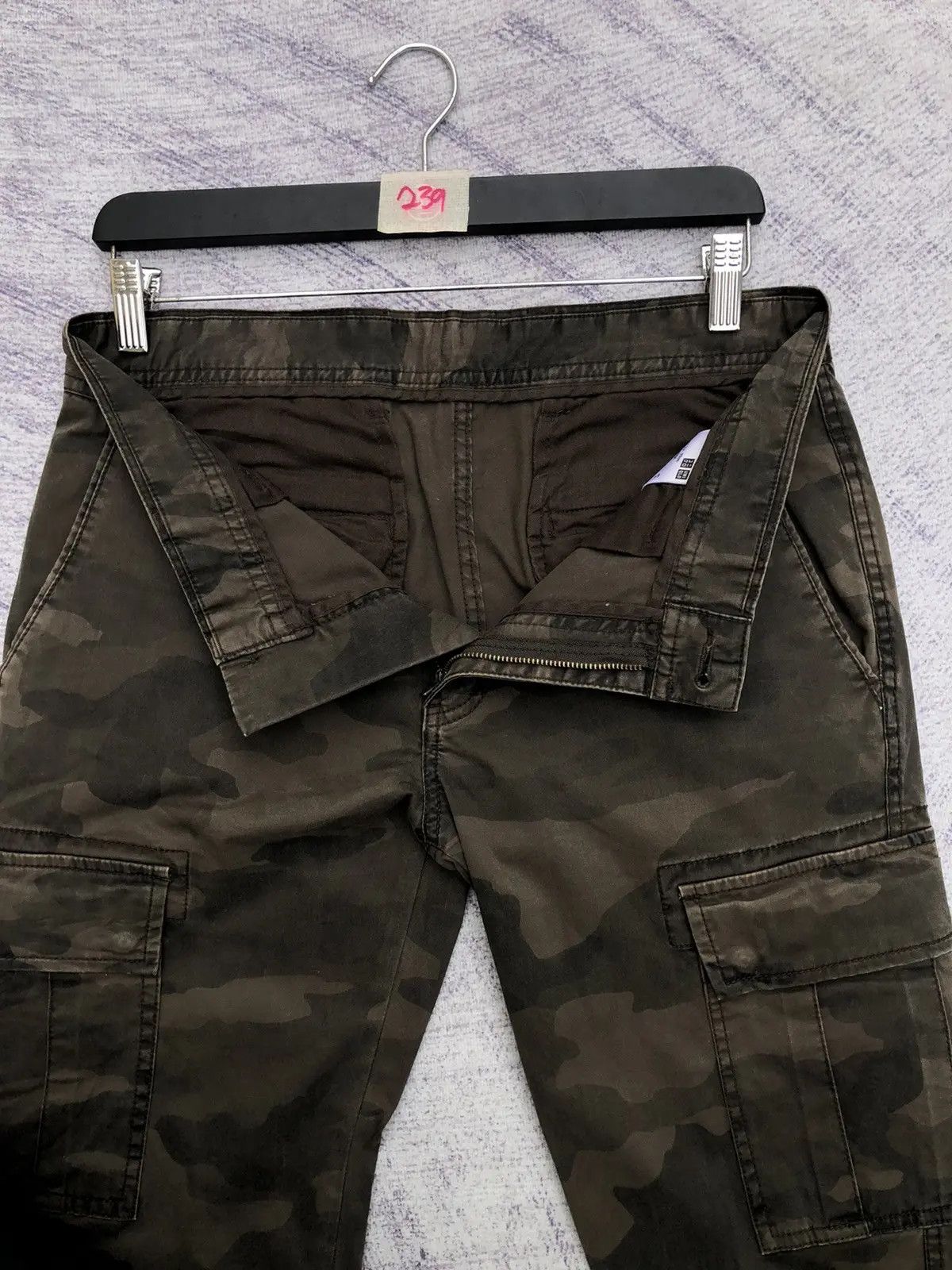 Japanese Brand Cargo Pants Uniqlo X Camo Multipocket Tactical W31 Size US 31 - 6 Thumbnail