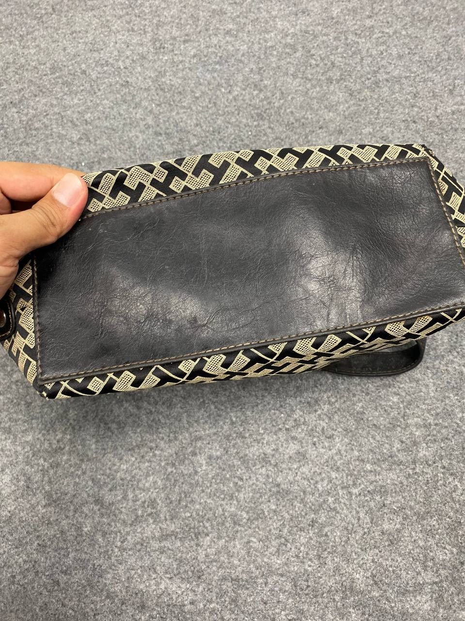 Tommy Hilfiger tommy hilfiger monogram handbag nice design Size ONE SIZE - 5 Thumbnail