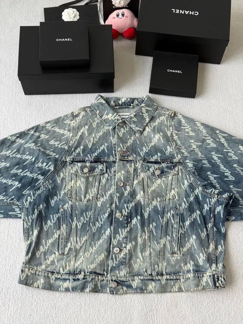 Balenciaga Balenciaga Vintage denim all-over print jacket coat Size XXS / US 00 / IT 34 - 1 Thumbnail