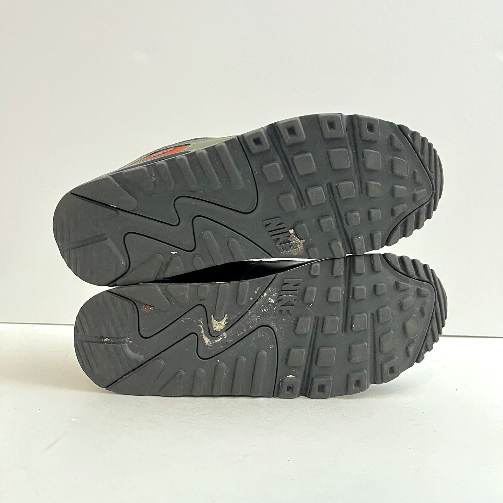 Nike 2018 Nike Air Max 90 Essential Olive Green Super Rare Sz 9.5 Size US 9.5 / EU 42-43 - 7 Thumbnail