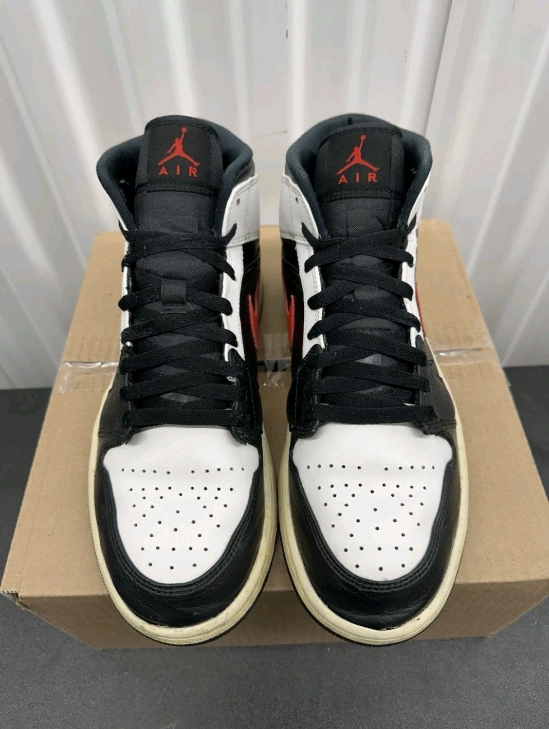 Jordan Brand Nike Air Jordan Retro 1 Mid Chili Red 554724075 Size 10 Men Size US 10 / EU 43 - 2 Thumbnail