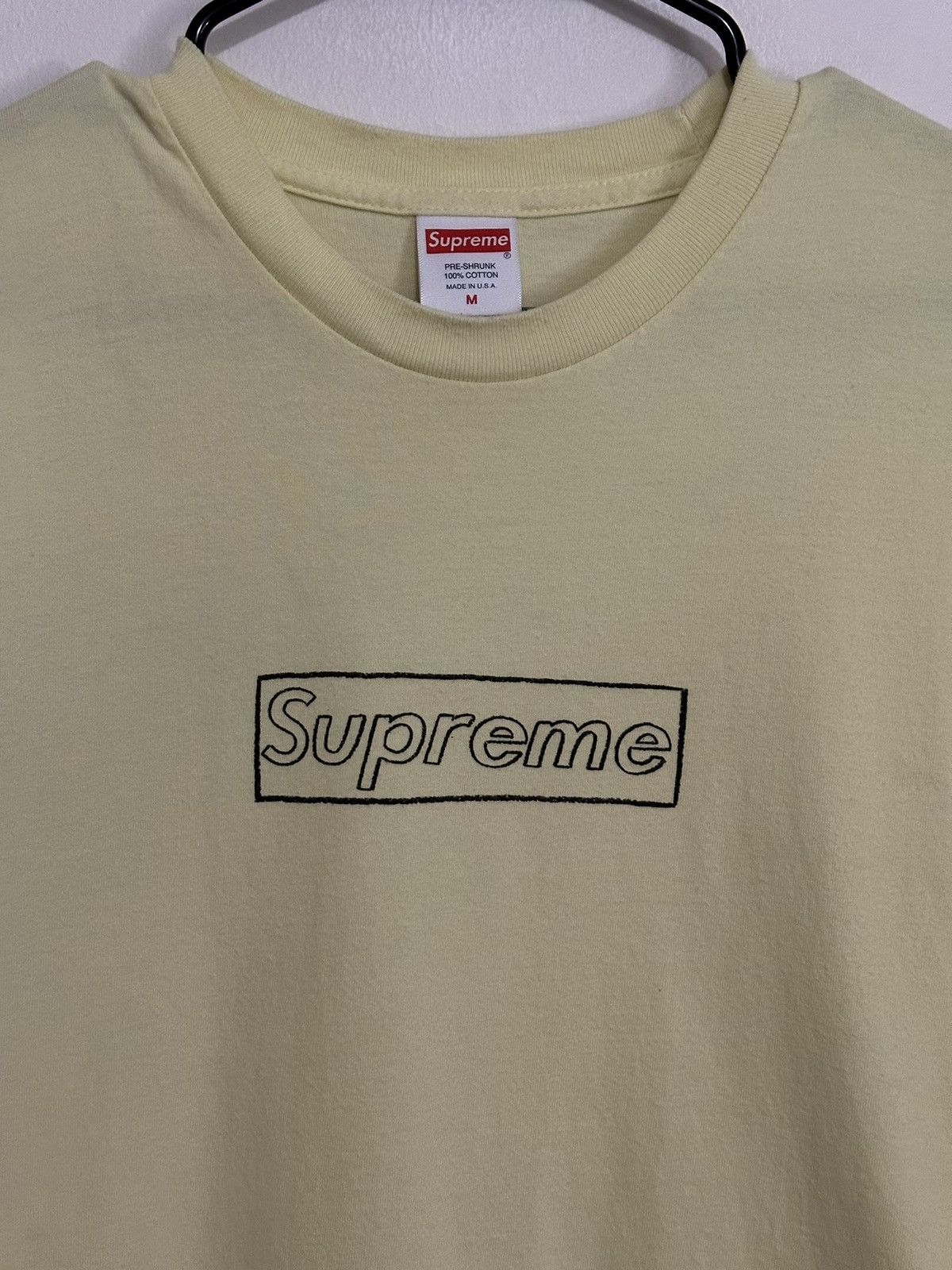 Kaws × Supreme Supreme KAWS Chalk Logo Tee Size US M / EU 48-50 / 2 - 2 Thumbnail