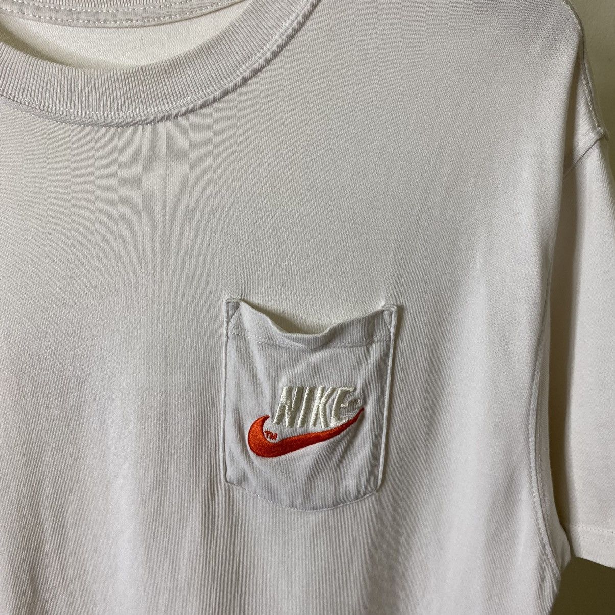 Nike Vintage Y2K Nike Embroidered Big Swoosh Skater T Shirt Size US L / EU 52-54 / 3 - 7 Thumbnail