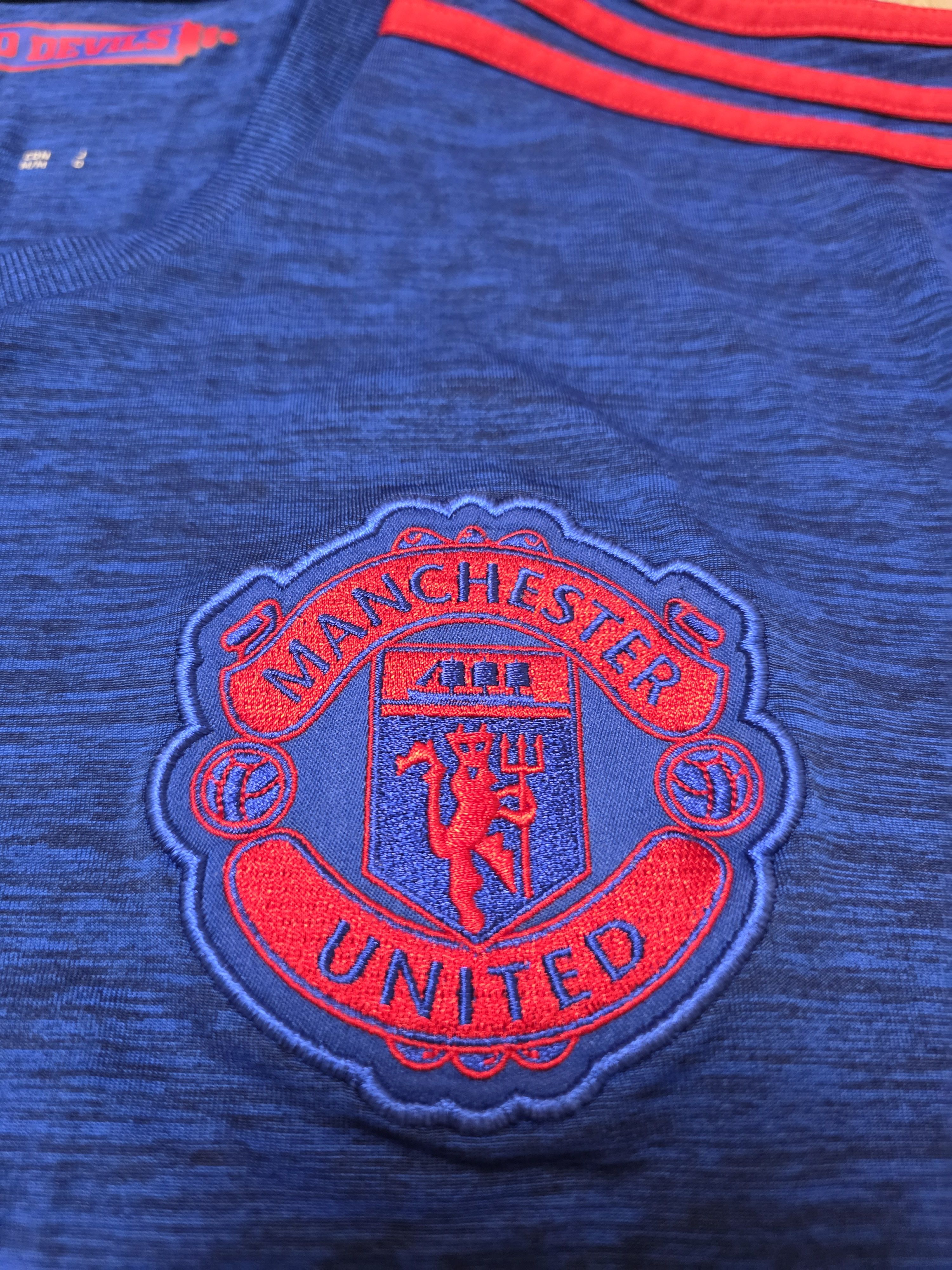 Adidas MANCHESTER UNITED 2016 2017 AWAY FOOTBALL SOCCER JERSEY Size US M / EU 48-50 / 2 - 4 Thumbnail