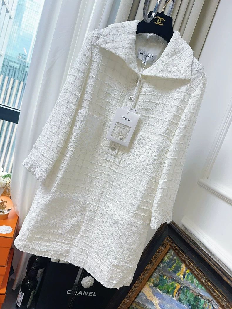 Chanel Chanel 21C early spring show white lace flower pocket long Size XS / US 0-2 / IT 36-38 - 1 Thumbnail