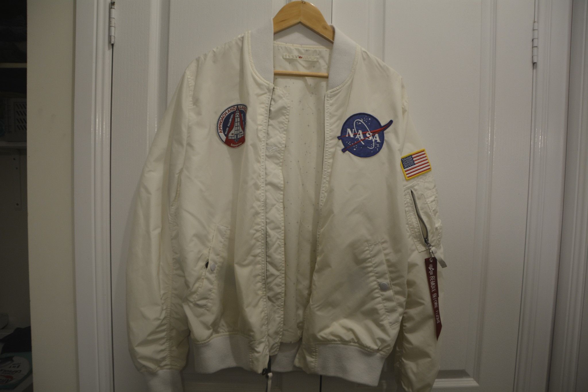Alpha Industries Alpha Industries NASA MA-1 Flight Jacket White Bomber Size US L / EU 52-54 / 3 - 1 Thumbnail