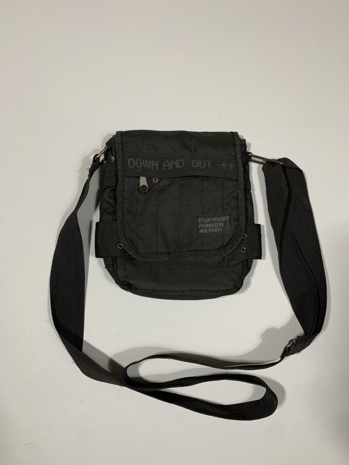 Japanese Brand Y2K Multipocket Messenger Crossbody Bag Size ONE SIZE - 1 Thumbnail