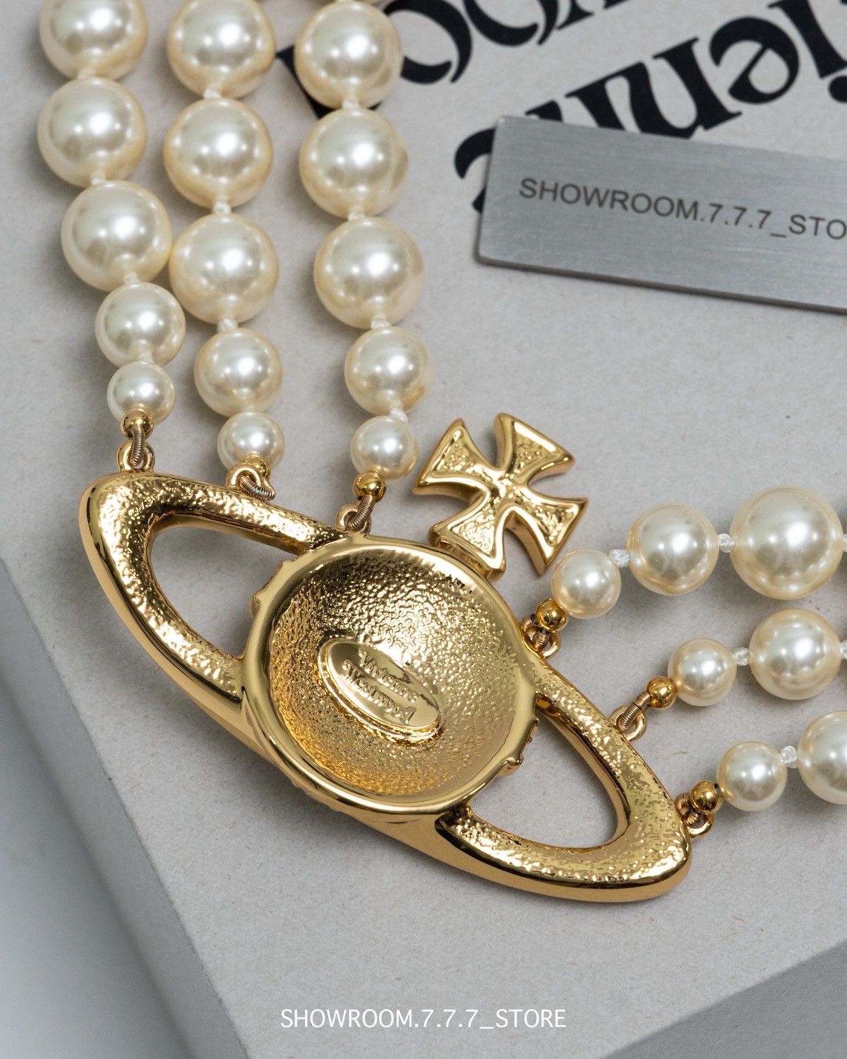 Vivienne Westwood Vivienne Westwood Three-Row Pearl Bas Relief Choker Size ONE SIZE - 7 Thumbnail