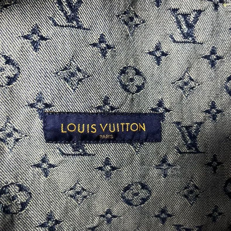 Louis Vuitton Louis Vuitton Navy Blue Co-branded Logo Plaid Full Print P Size US M / EU 48-50 / 2 - 4 Thumbnail