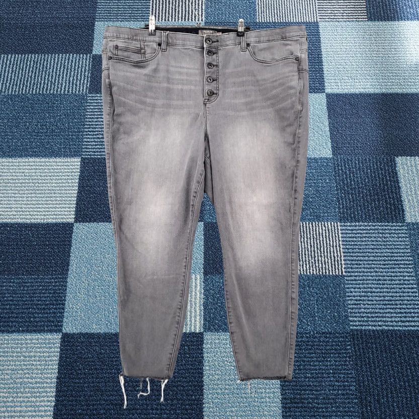 Torrid Torrid Jeans Womens 24 Gray Bombshell Skinny Stretch Denim Size 42" / US 20 - 1 Thumbnail