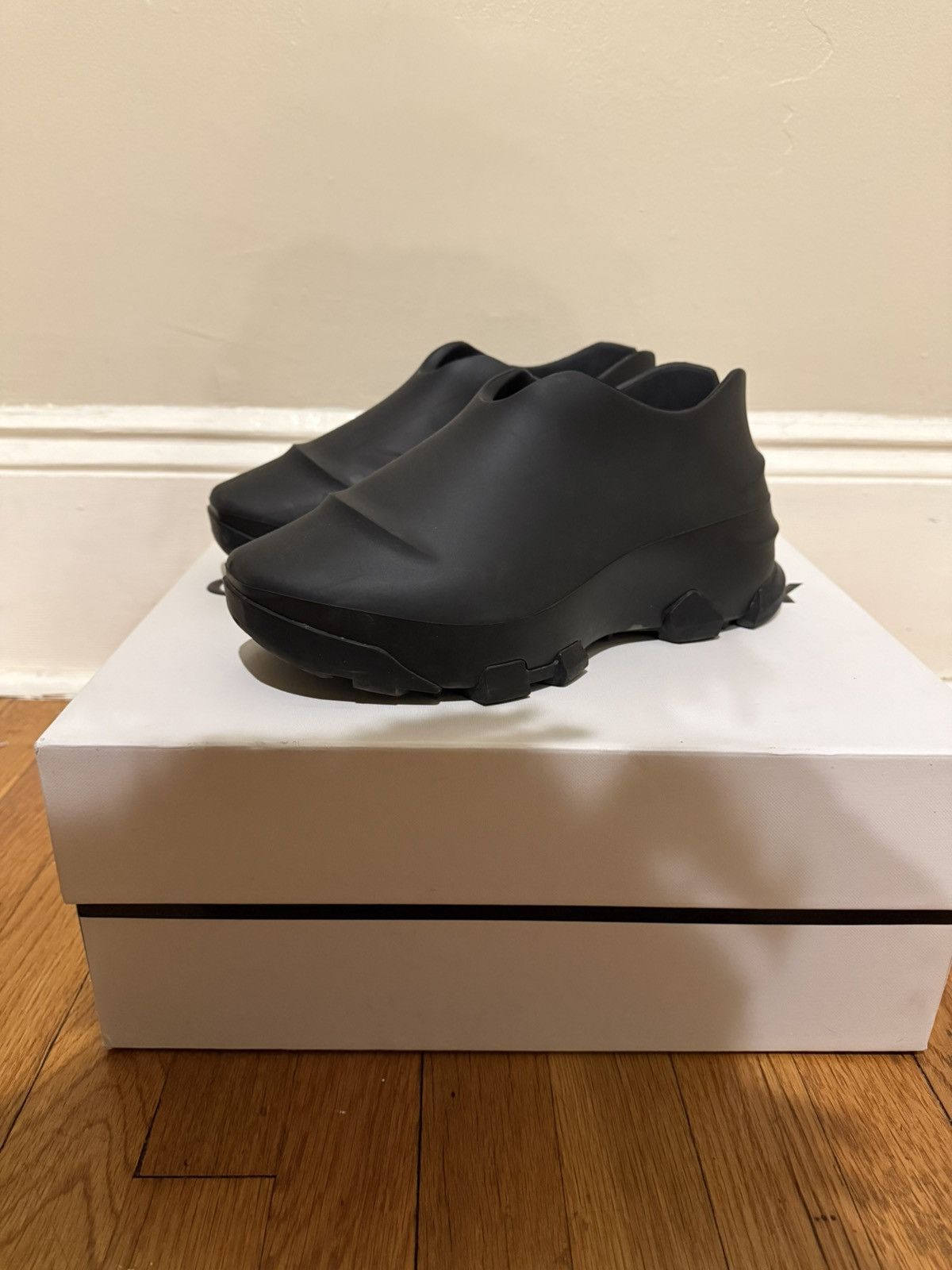 Givenchy Givenchy Rubber Mallow Shoes Size US 8 / EU 41 - 2 Thumbnail