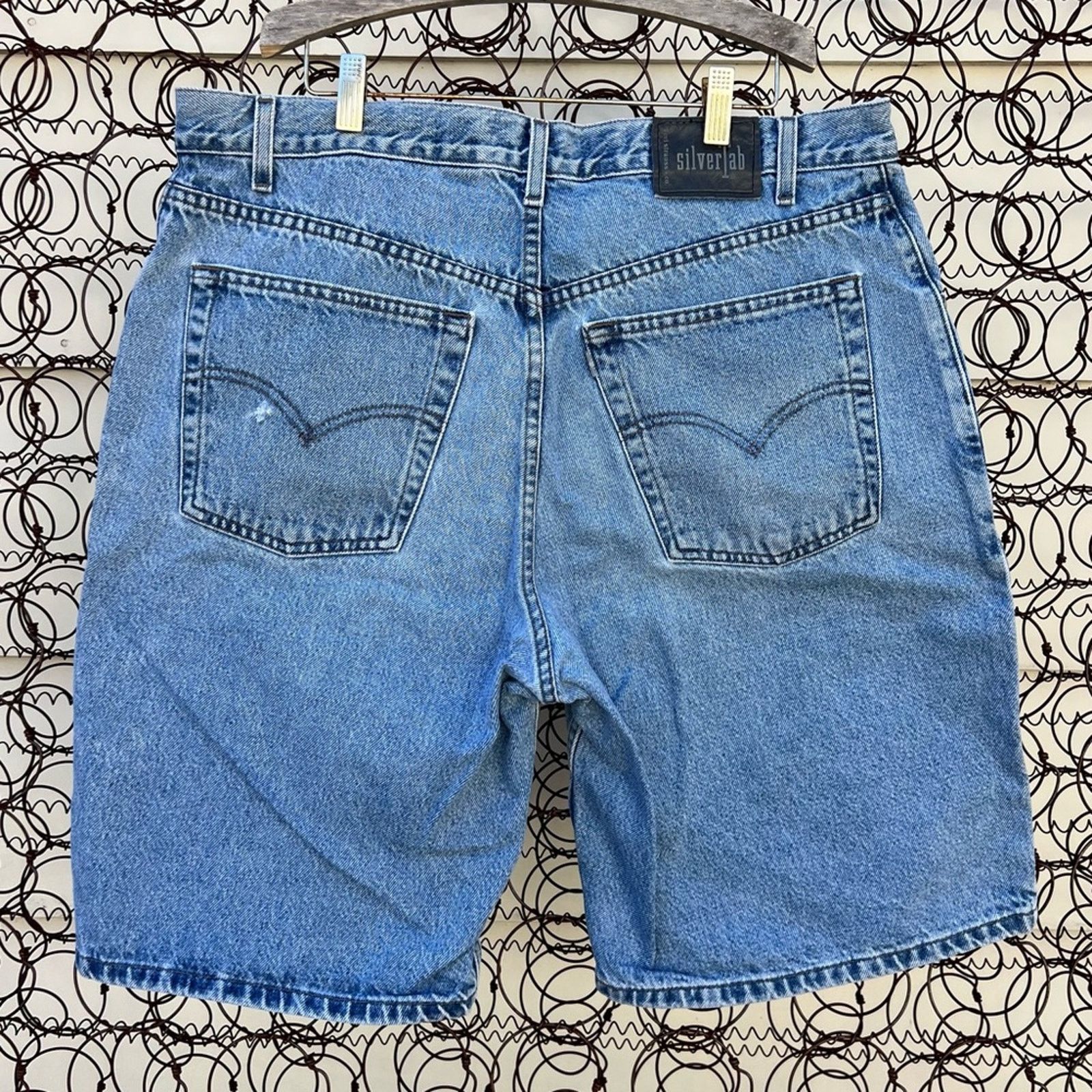 90s Levi’s Silvertab loose fit denim jeans shorts Size 38