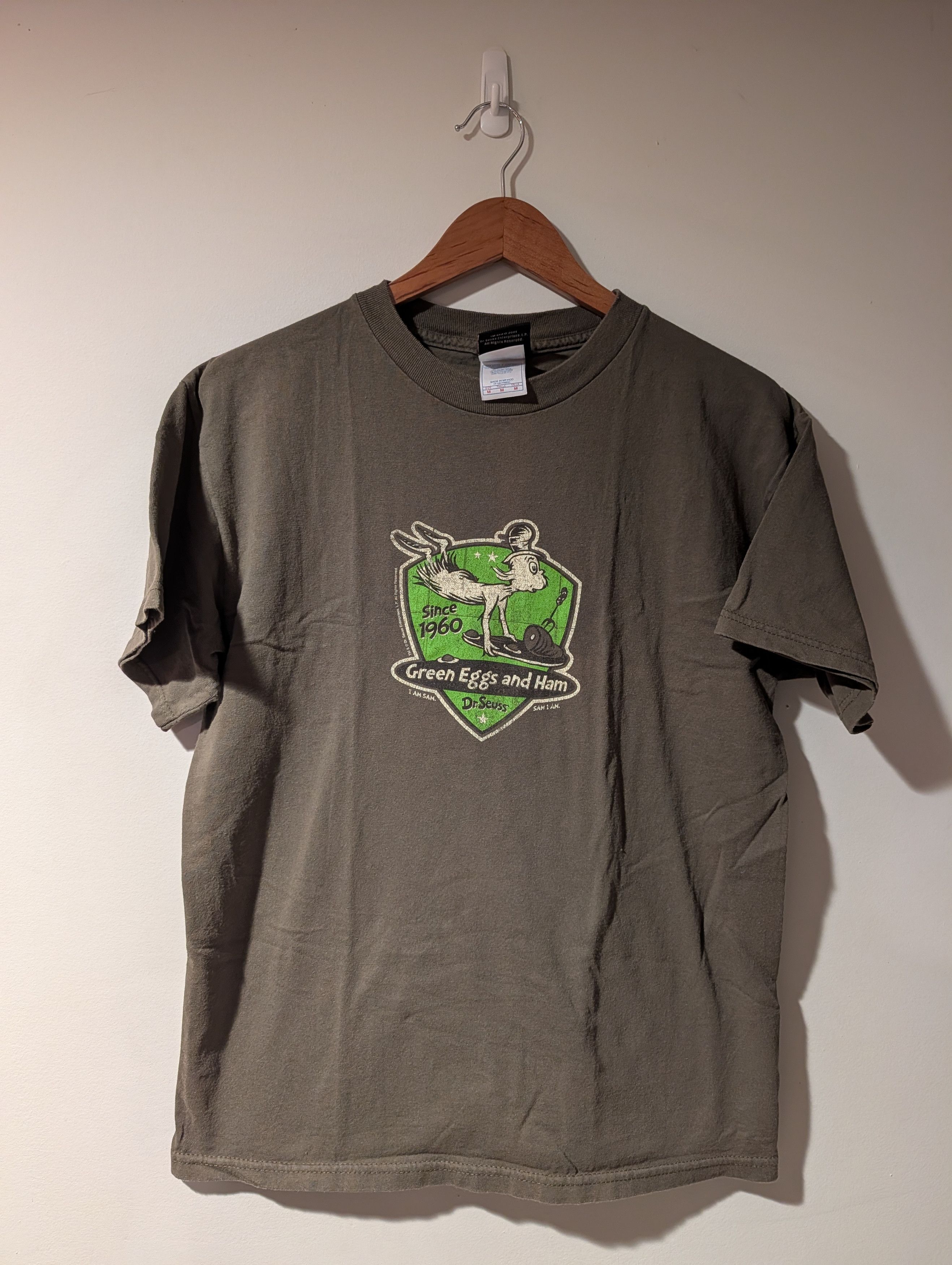Alstyle VTG Dr Seuss Green Eggs and Ham Sam I Am Shield T Shirt Size US M / EU 48-50 / 2 - 1 Thumbnail