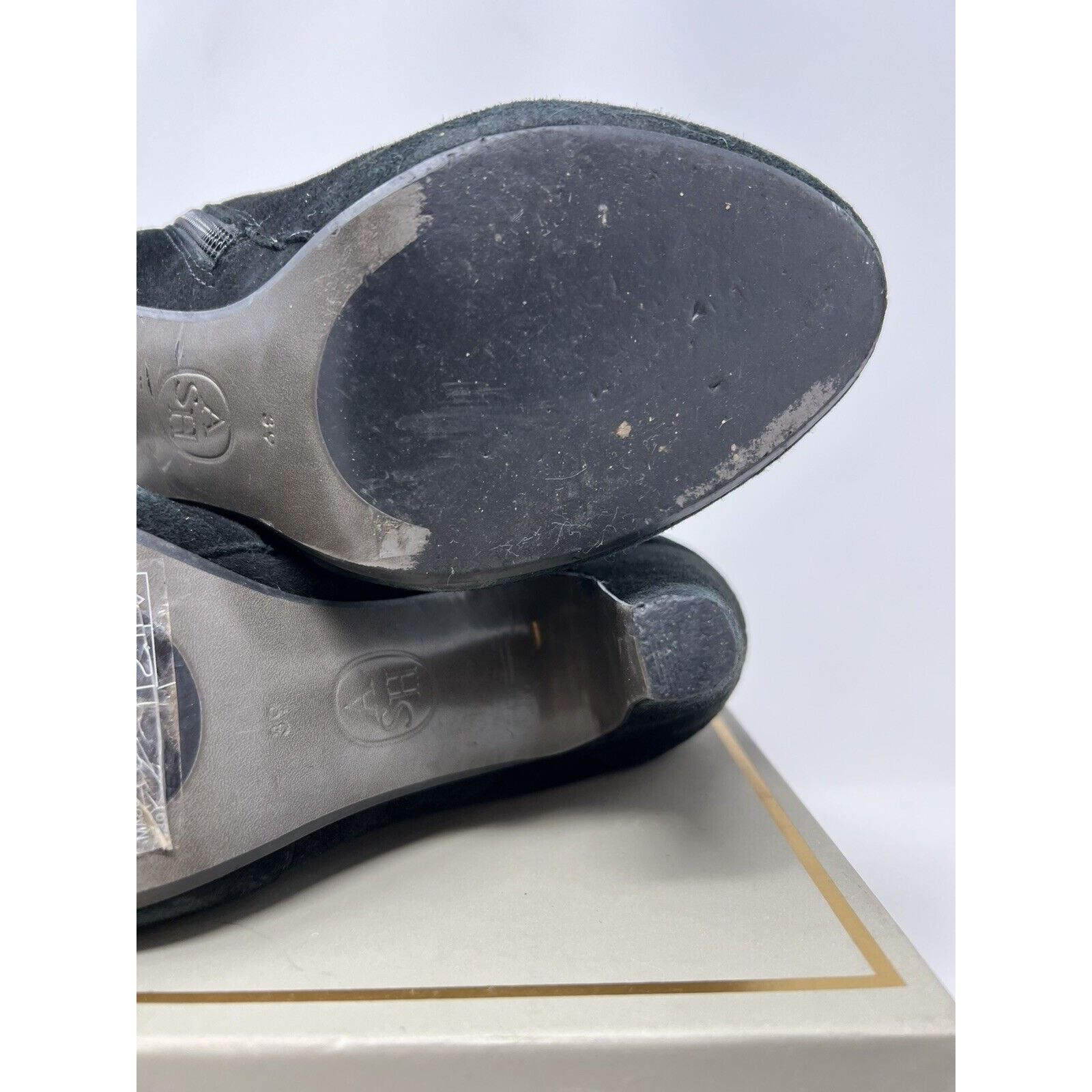 ASH ASH Italia Ankle Kid Suede Tess Boots 49191 EUC Size 39 Size US 8.5 / IT 38.5 - 13 Thumbnail