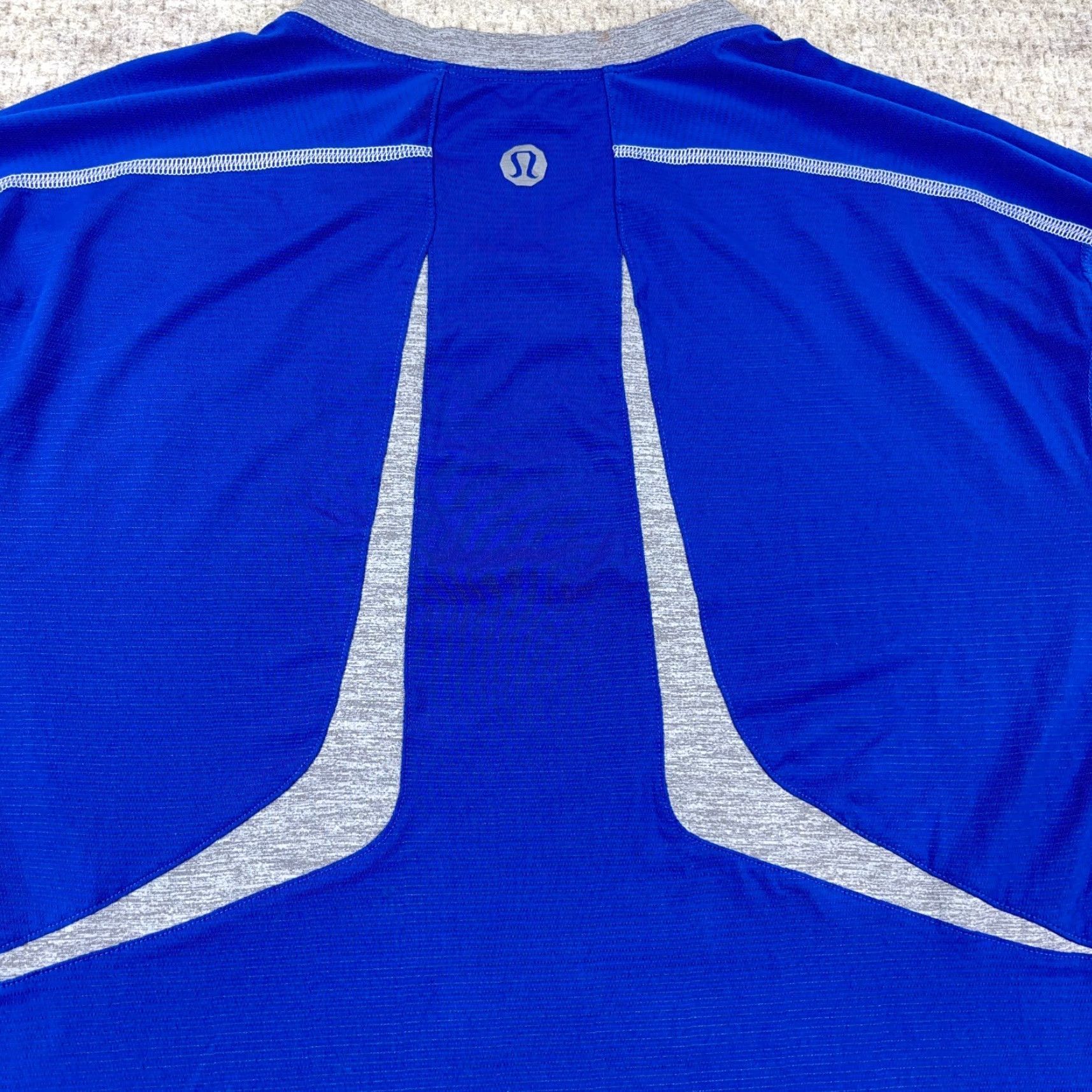 Lululemon Lululemon Shirt Men Large Royal Blue Tee V Neck Performance Run Training Gym | T-Shirt | Mens | L | Blue | 90s? Size US L / EU 52-54 / 3 - 3 Thumbnail