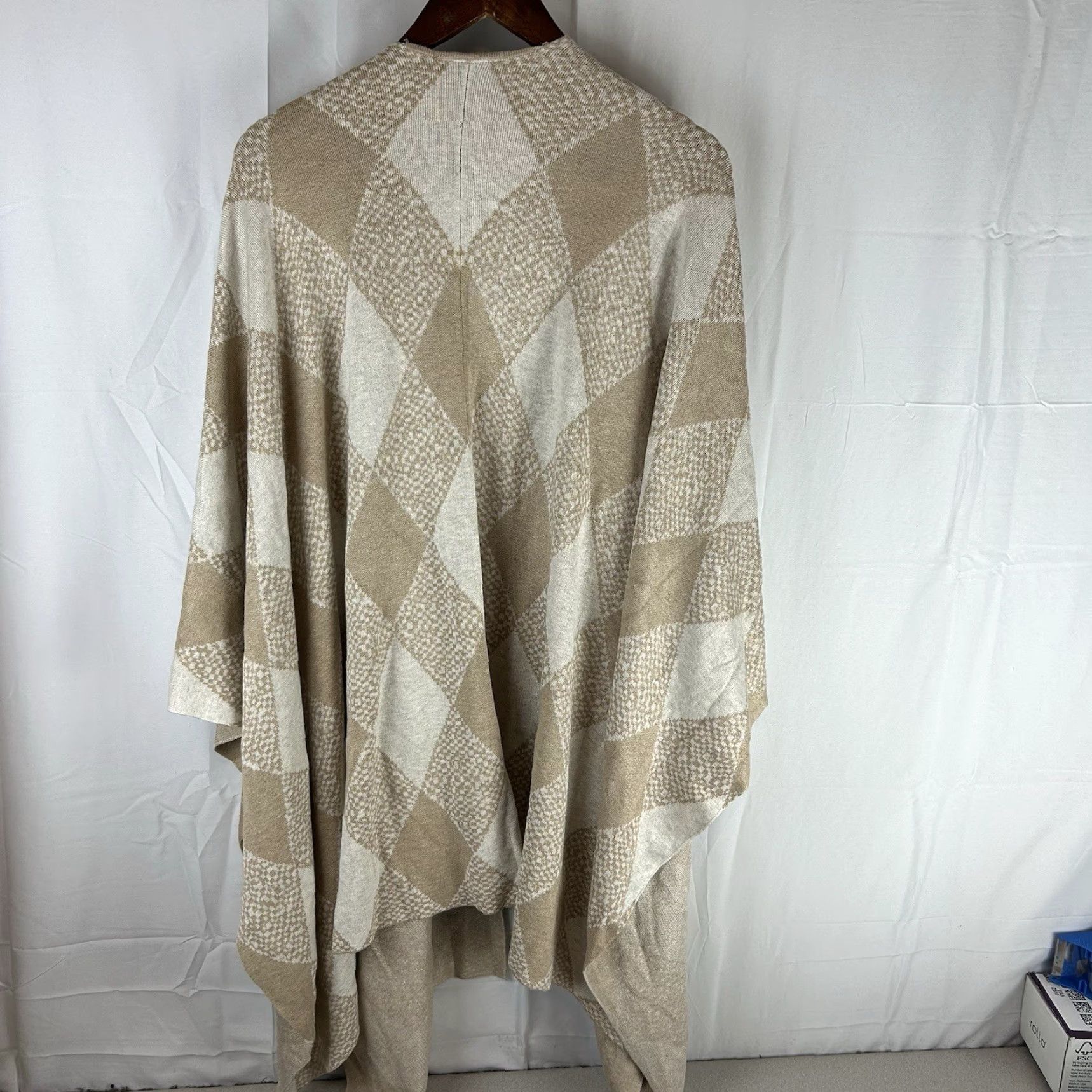 Vintage VINTAGE? NWT Lane Bryant Womens Sz OS Beige Checkered Poncho Shaw Cardigan Loungewear 0 Size ONE SIZE - 6 Thumbnail