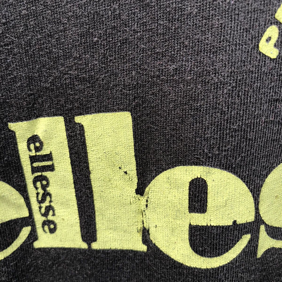 Vintage Vintage 90s Thrashed Faded ellesse Tshirt Size US M / EU 48-50 / 2 - 7 Thumbnail