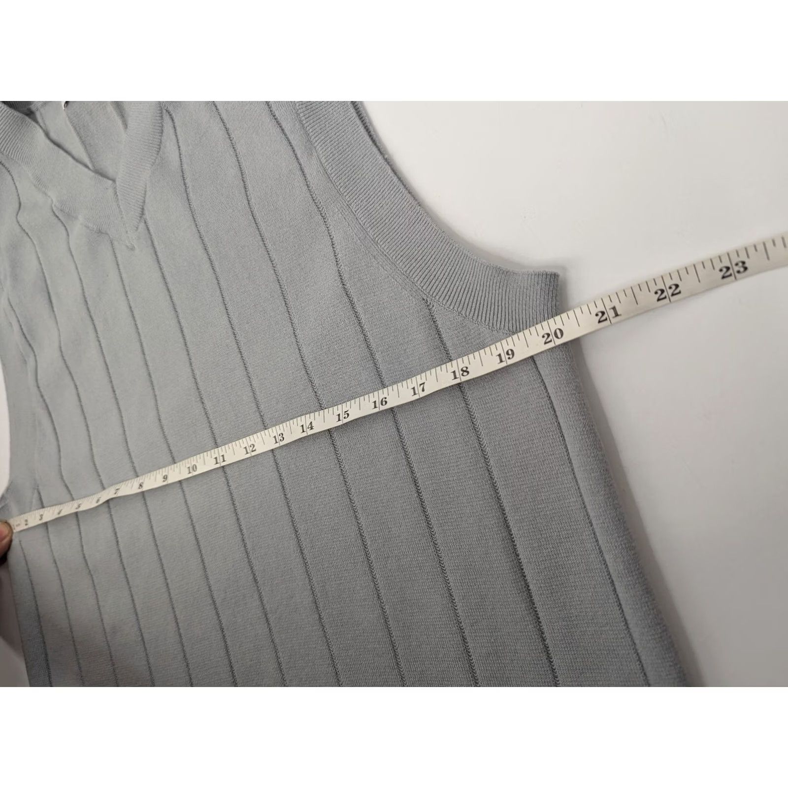 Vintage Frank & Oak Men’s Medium V-Neck Sleeveless Sweater Vest Gray Cotton Modern Relaxed Fit Shirtless Size US M / EU 48-50 / 2 - 7 Thumbnail