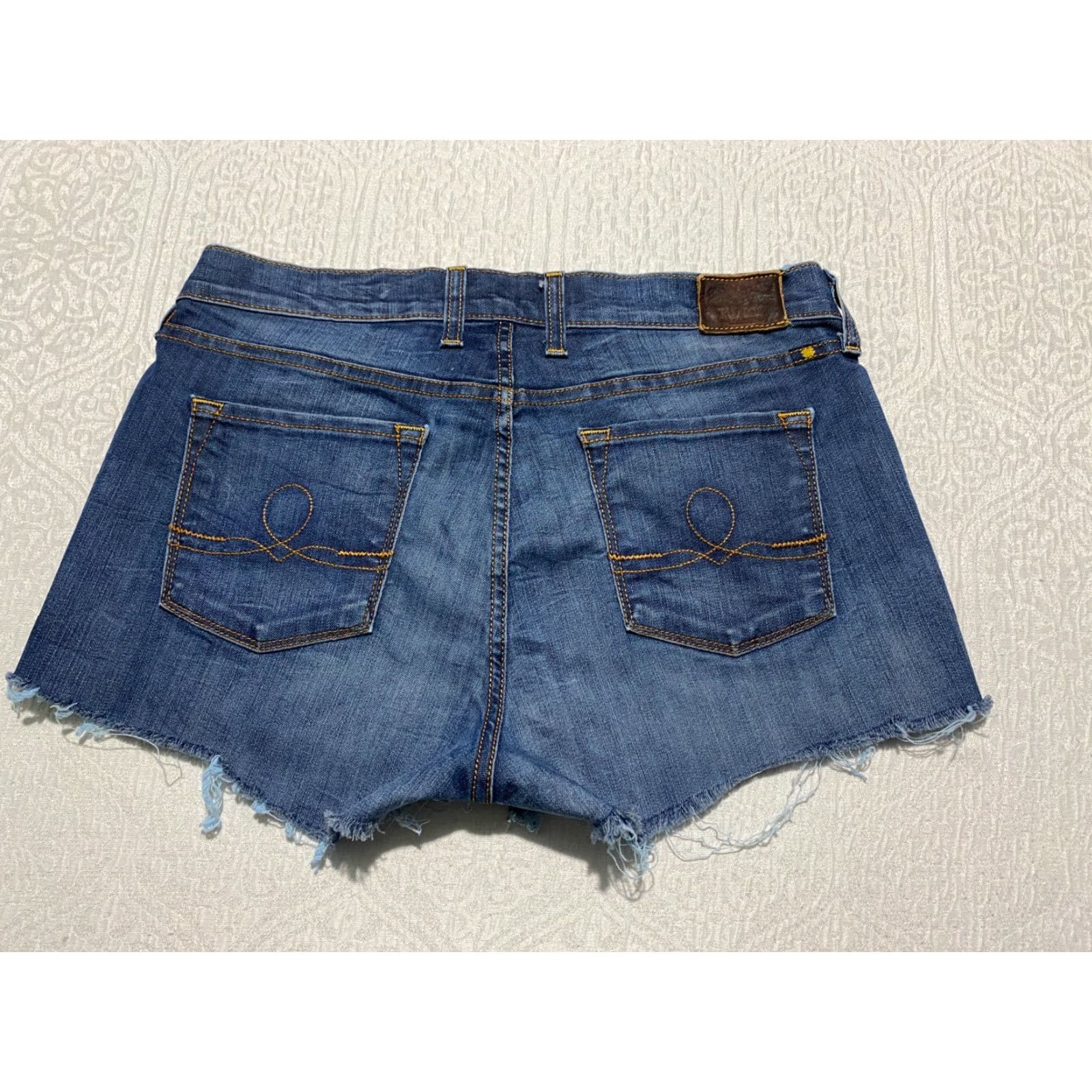 Lucky Brand Lucky Brand Womens Jean Shorts Size 10 Blue Denim Cutoff Shorty 5-Pocket Design Made in USA Shorts Womens Size 10 Blue Denim Cut-Off Shorty Size 32" / US 10 / IT 46 - 2 Thumbnail