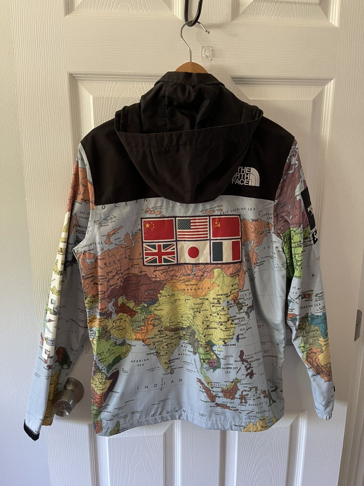 Supreme × The North Face The North Face x Supreme SS14 Atlas Maps Jacket Size US S / EU 44-46 / 1 - 4 Thumbnail
