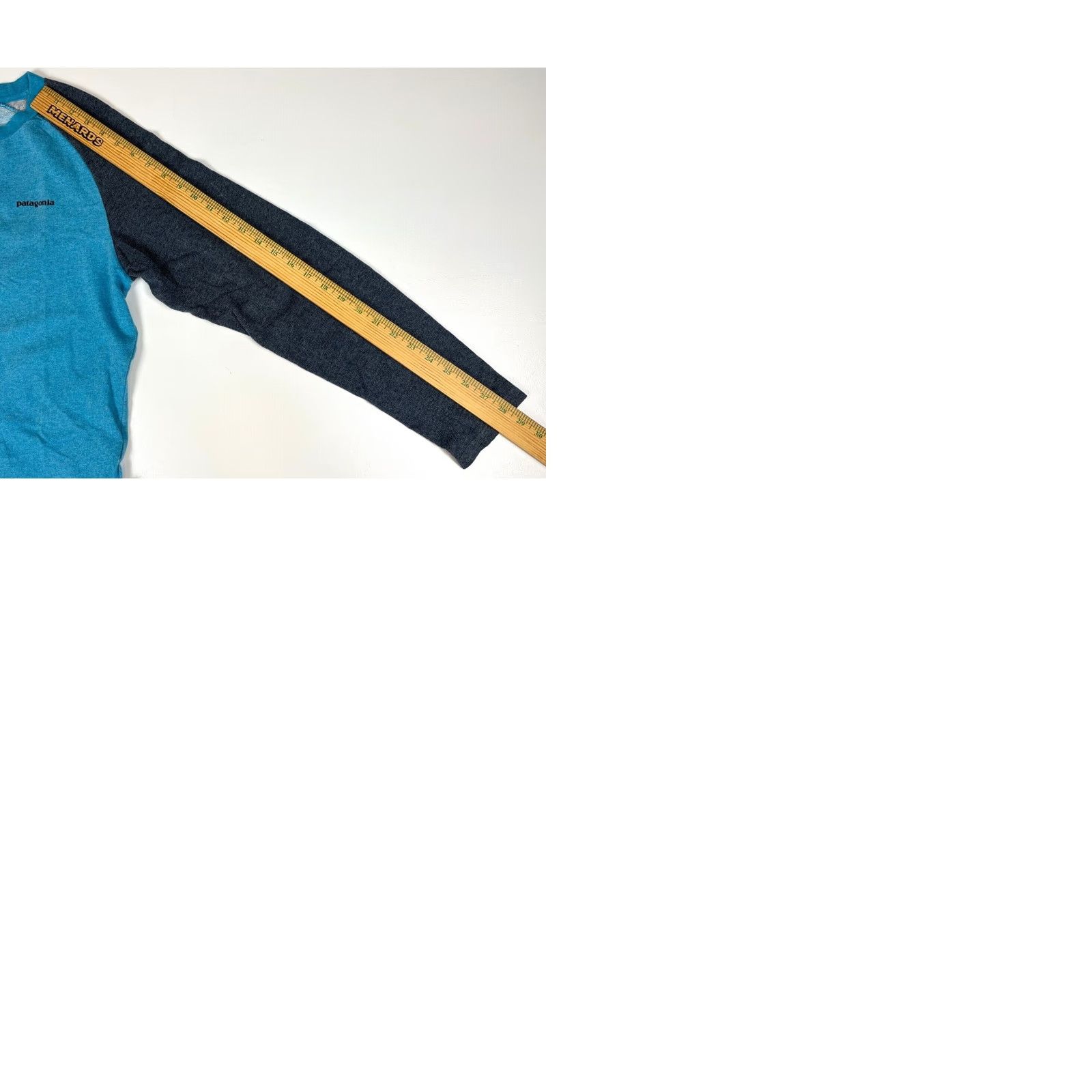 Patagonia Patagonia P-6 Logo Lightweight Crew Neck Sweatshirt Mens Sz S Blue Gray 2017 Outdoor Logo Double-Sided Organic Cotton Blend T-Shirt Style 39485 Size US S / EU 44-46 / 1 - 10 Thumbnail