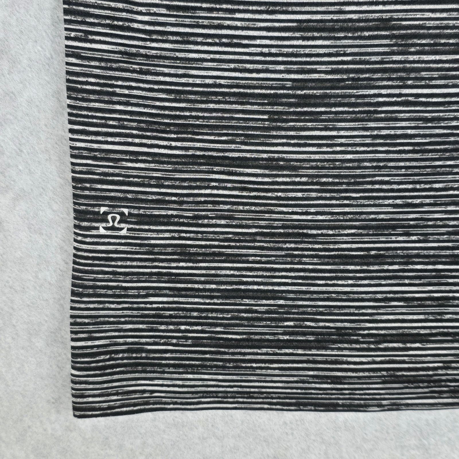 Lululemon Lululemon Small Metal Vent Tech Long-Sleeve Shirt Blue Black Size US S / EU 44-46 / 1 - 9 Thumbnail