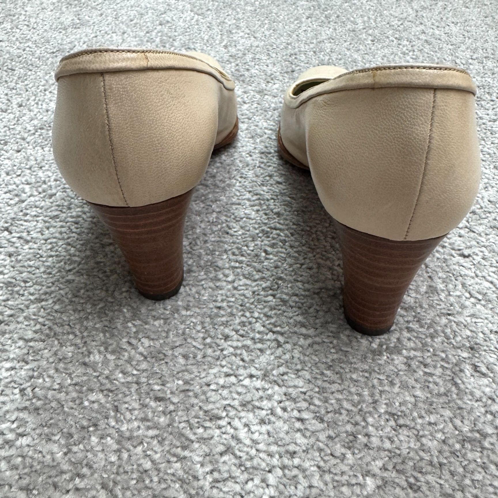 Vintage VINTAGE Ervins Zuane Women's Leather Block Heel Pumps 5B Beige 70s Retro Classic Designer Dress Shoe Size US 5 / IT 35 - 3 Thumbnail