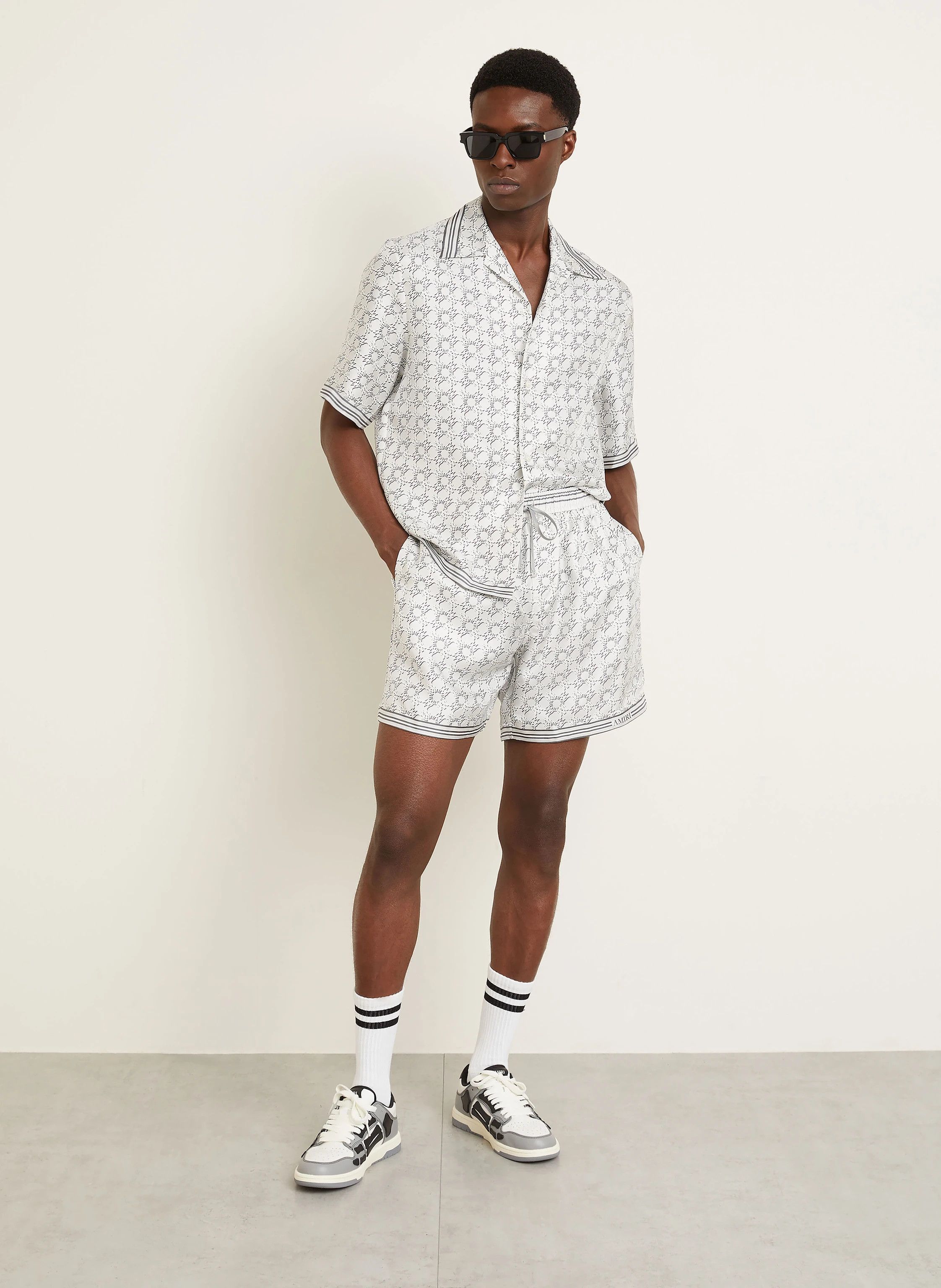 Amiri o1h1sh10525 Ma Quad Shorts in White Size US 36 / EU 52 - 2 Thumbnail