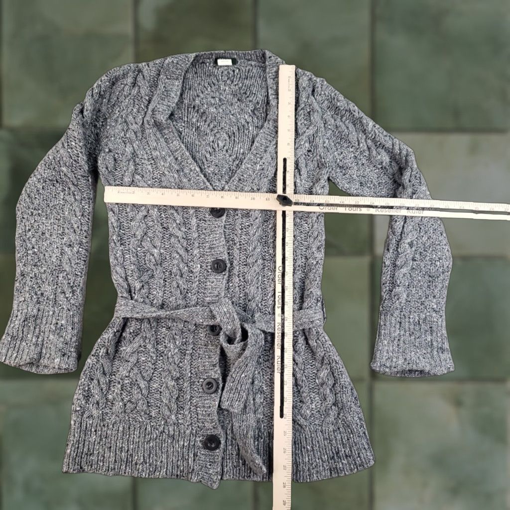 J.Crew J.CREW Sweater Womens M Gray Long Sleeve Cable Knit Button Front Handknit Size M / US 6-8 / IT 42-44 - 1 Thumbnail