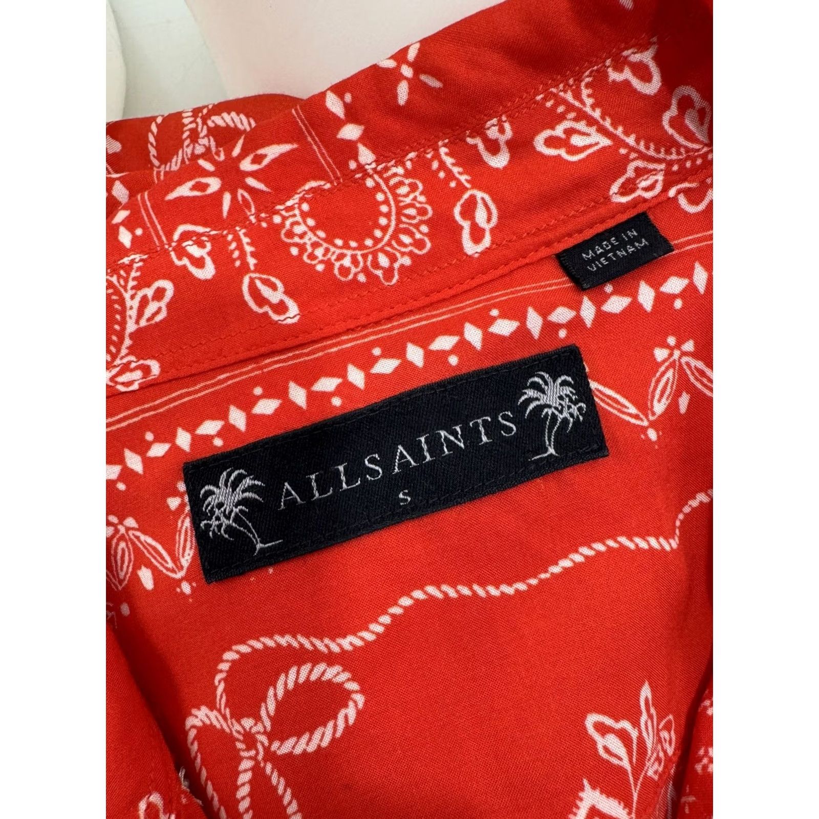 Allsaints ALL SAINTS Paisley Bandana Mens S Hawaiian Shirt Shirt Mens S Red Paisley Hawaiian Theme 90s Concert Womens Mens Girls Size US S / EU 44-46 / 1 - 5 Thumbnail