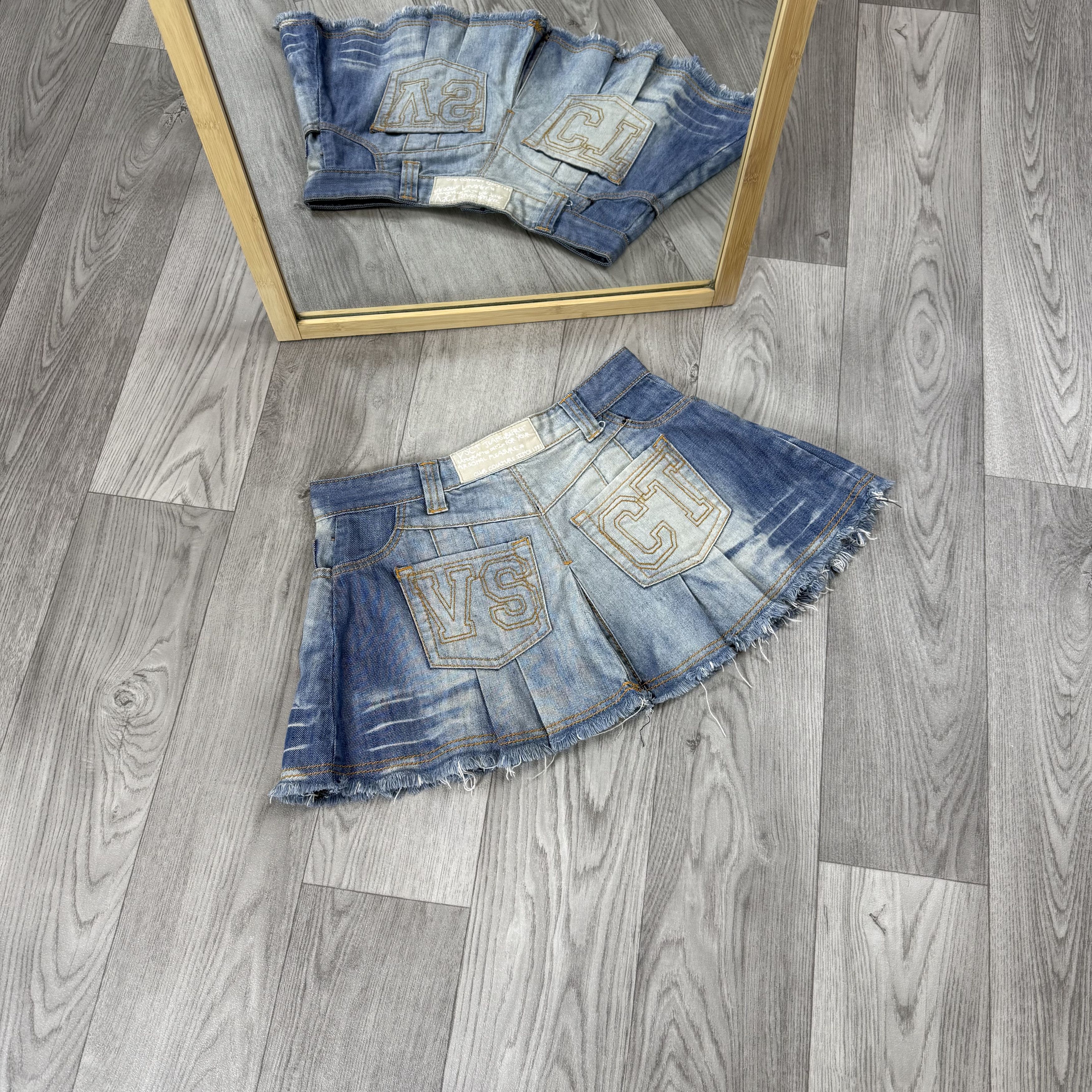 Vintage Vintage VSCT Jeans Y2K Pleated Denim Mini Skirt Size 26" / US 2 / IT 38 - 3 Thumbnail