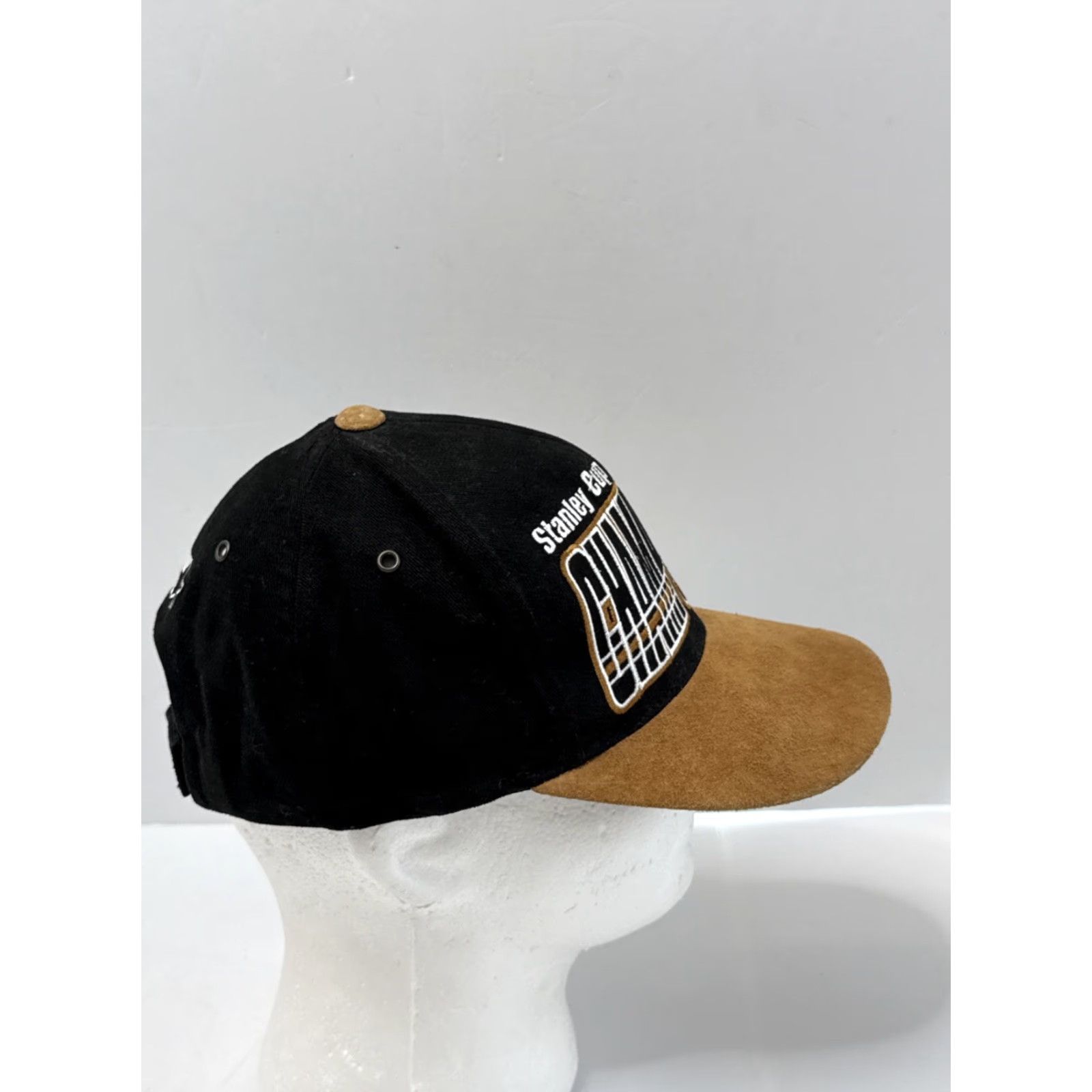 Starter VINTAGE 90s Detroit Red Wings Hat Cap Strap Back Adjustable Black Starter Men Baseball Cap 90s Seasons Size ONE SIZE - 4 Thumbnail