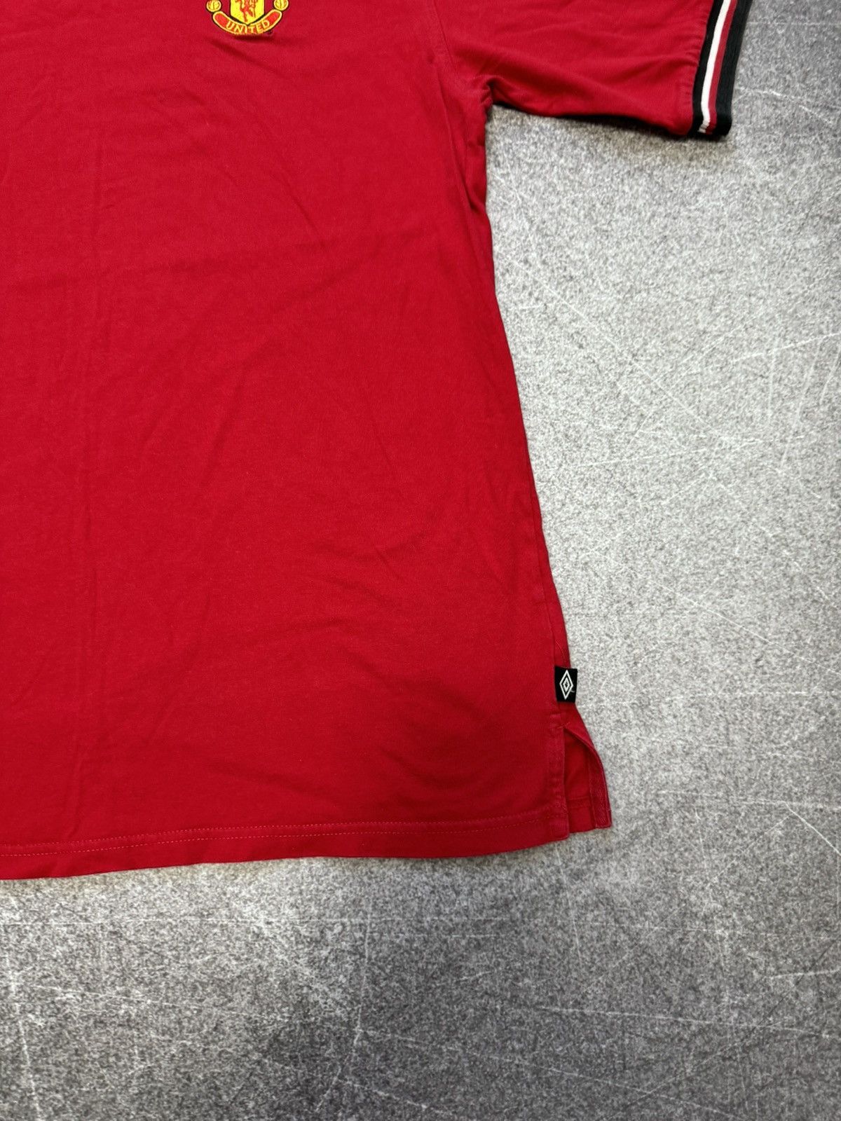 Vintage Vintage Umbro Manchester United Soccer T-Shirt 90s SHARP Size US L / EU 52-54 / 3 - 5 Thumbnail