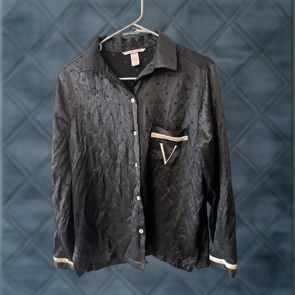Victoria's Secret VINTAGE Victoria's Secret L/S Button Up Pajama Sleep Shirt Black Satin Embroidered "V" S Night shirt Women Sleepwear Size S / US 4 / IT 40 - 1 Thumbnail