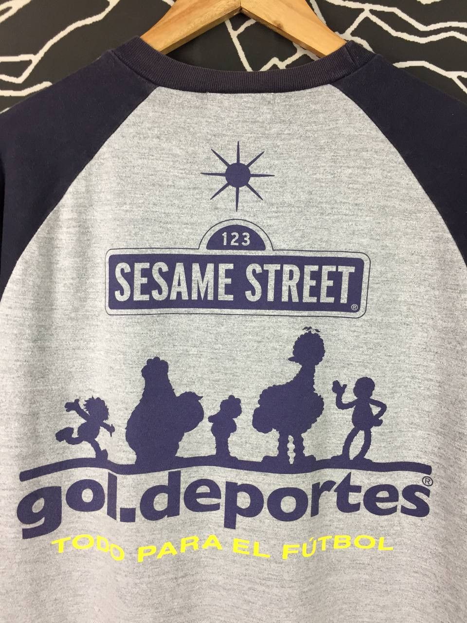 Japanese Brand Vtg Sesame Street X Gol Deportes Street Soccer Raglan Tee Size US L / EU 52-54 / 3 - 3 Thumbnail