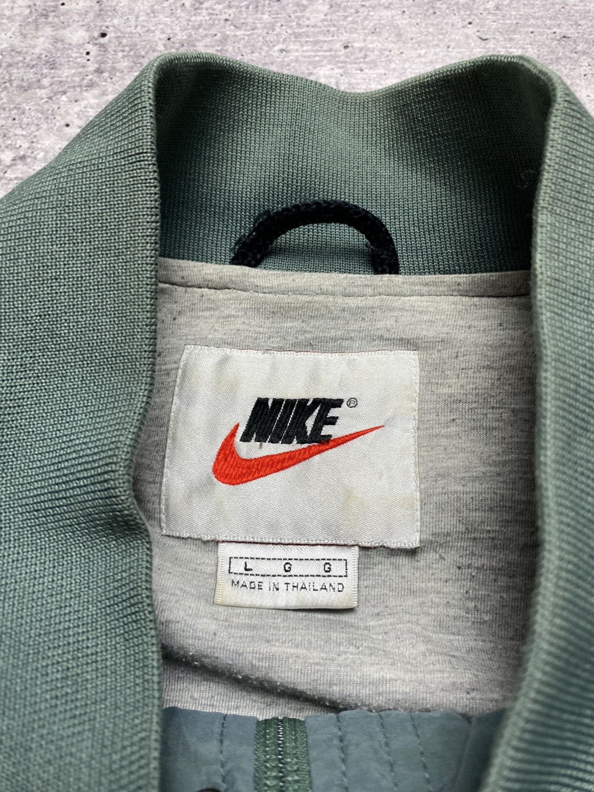 Nike Vintage Nike Nylon Bomber Jacket Size US L / EU 52-54 / 3 - 9 Thumbnail
