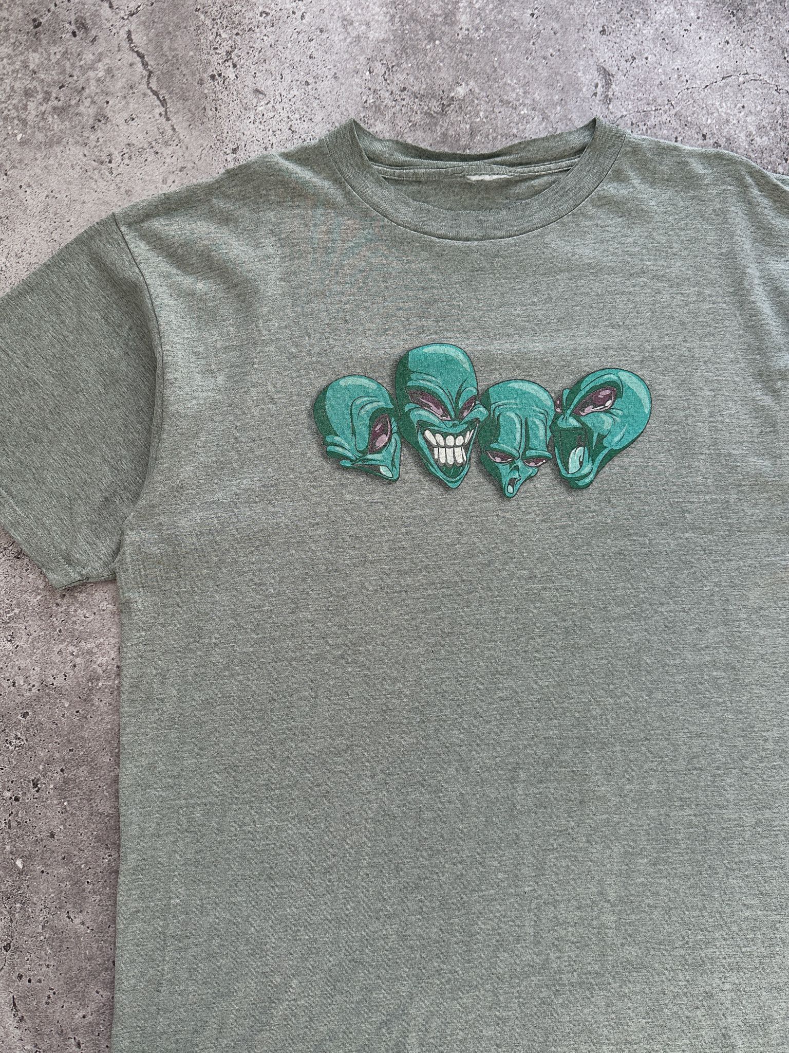 Vintage Vintage Aliens Tee Shirt Size US XL / EU 56 / 4 - 2 Thumbnail