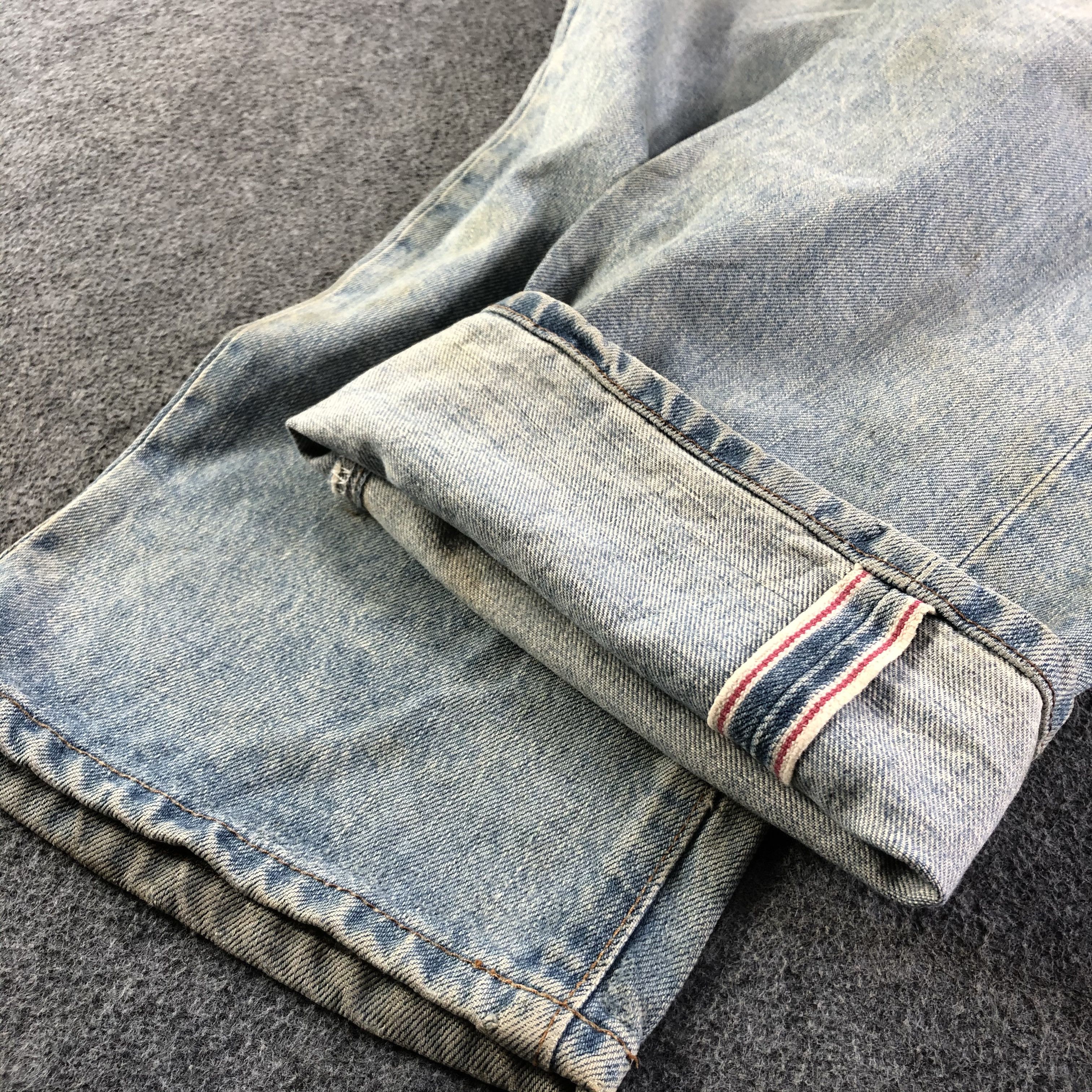 Vintage Vintage Light Wash Wrangler Redline Jeans-J2943 Size US 29 - 7 Thumbnail