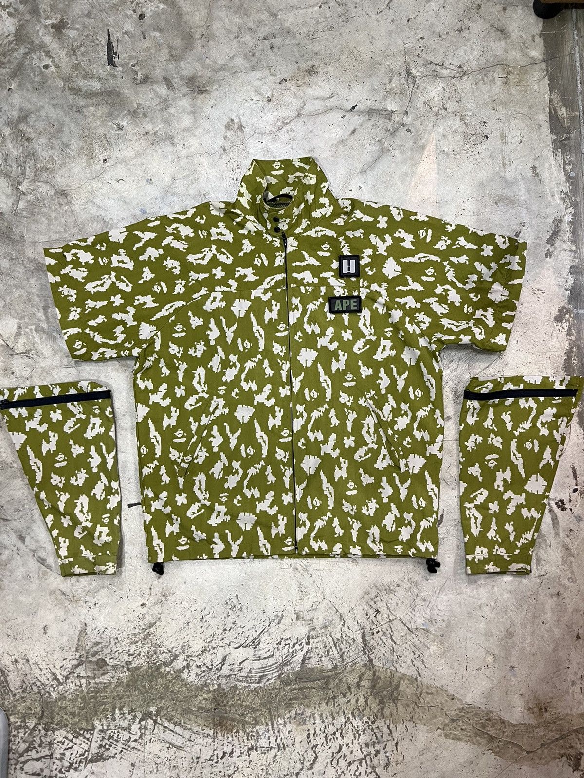 image of Bape x Vintage Digital Camo Detachable Sleeves Jacket in Green, Men's (Size Medium)