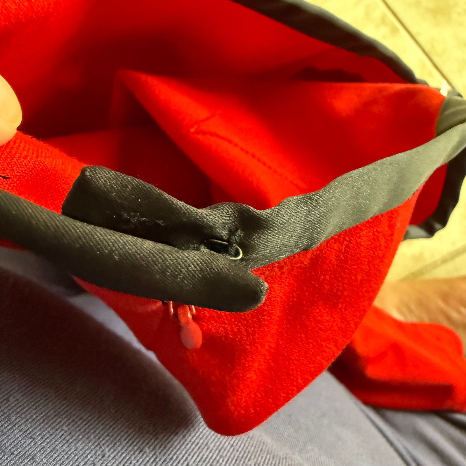 St. John Sport Red Skirt Black Bow Gold Heart Waistband 12
