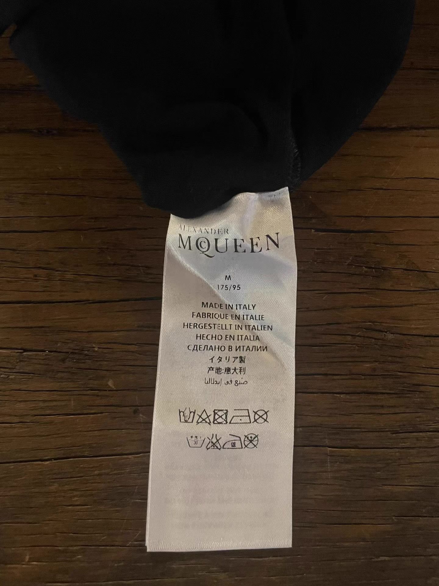 Alexander McQueen Alexander McQueen 16FW black men’s long‑sleeve Ｑ25 Size US M / EU 48-50 / 2 - 4 Thumbnail