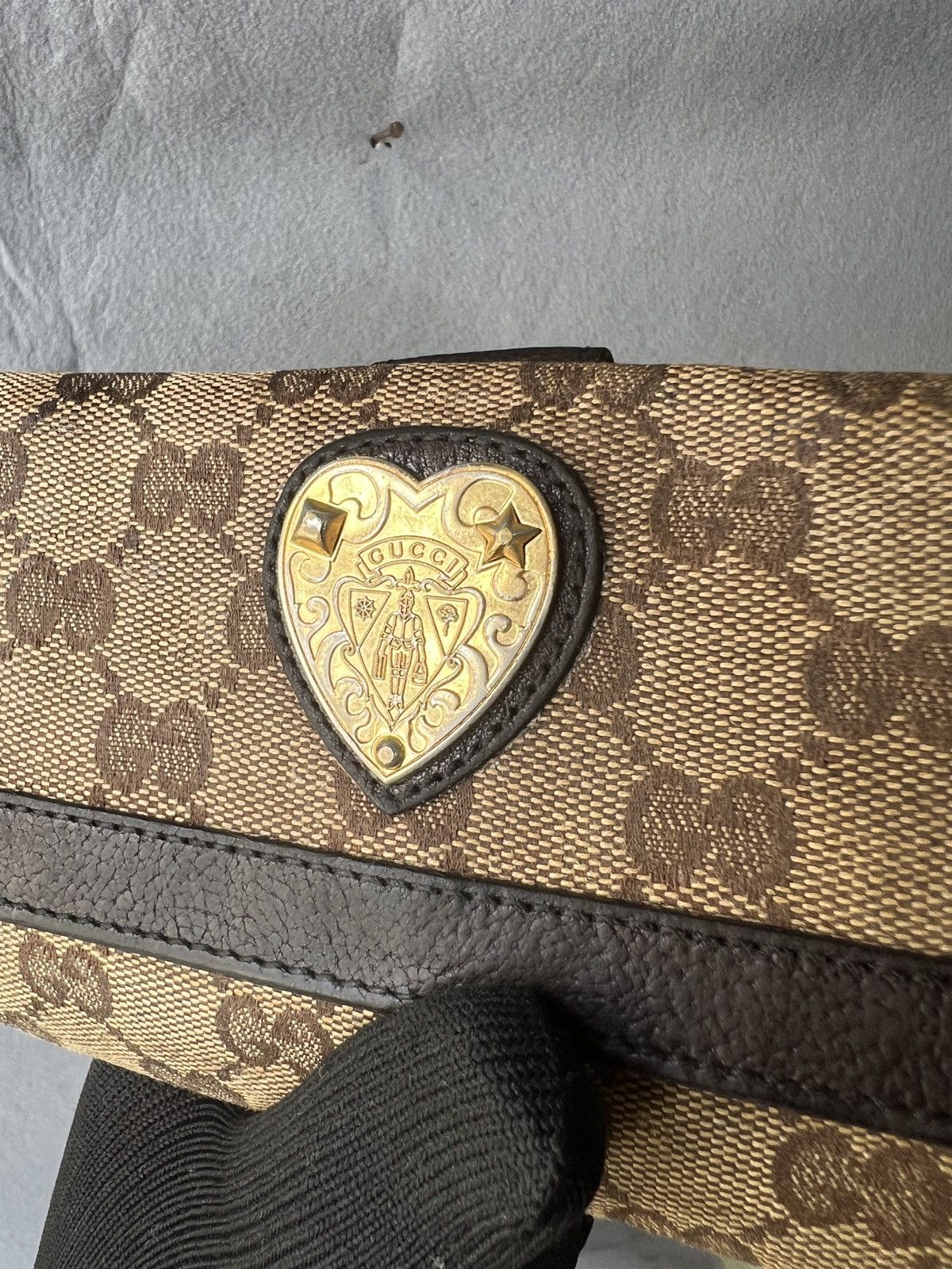 Gucci Authentic Gucci Wallet Heart Crest x Vintage Gucci Size ONE SIZE - 3 Thumbnail