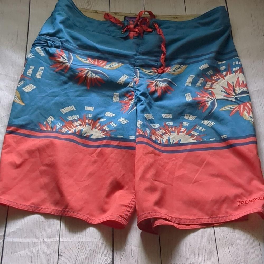 Patagonia Patagonia board shorts size 30 Size US 30 / EU 46 - 1 Thumbnail