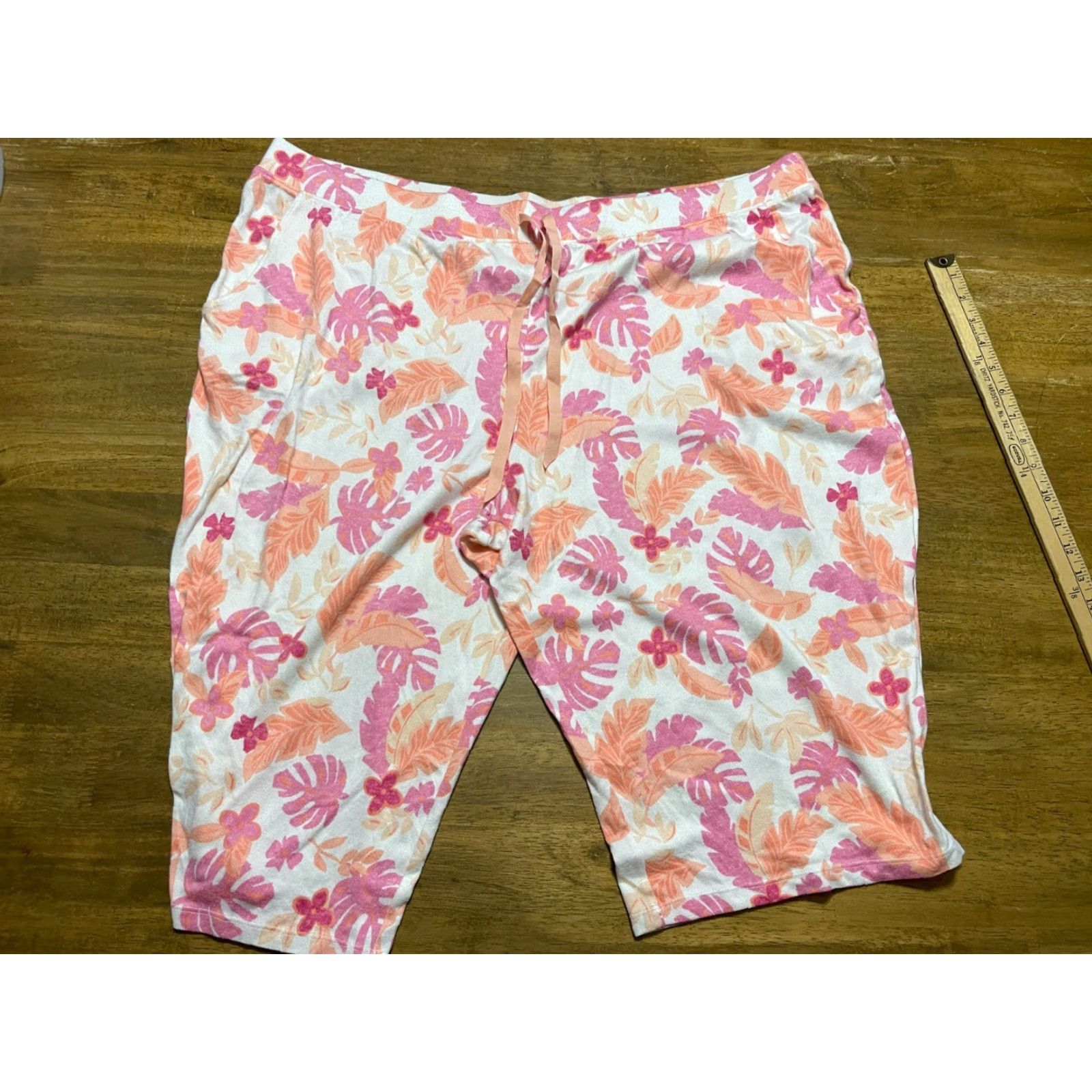 Croft & Barrow Croft & Barrow Shorts Women's Plus 2X Sleep Shorts Floral Multicolor Pink White Orange Size 40" / US 18 - 2 Thumbnail