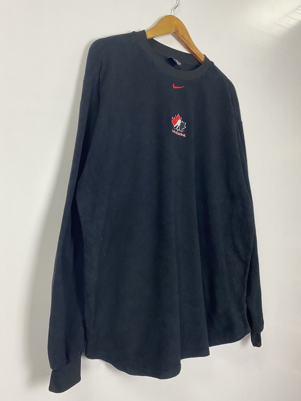 Vintage Vintage Nike Canada Black Sweater Size US L / EU 52-54 / 3 - 5 Thumbnail