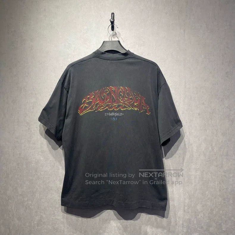 Balenciaga Balenciaga Distressed Print Logo Short Sleeve Size US M / EU 48-50 / 2 - 2 Thumbnail