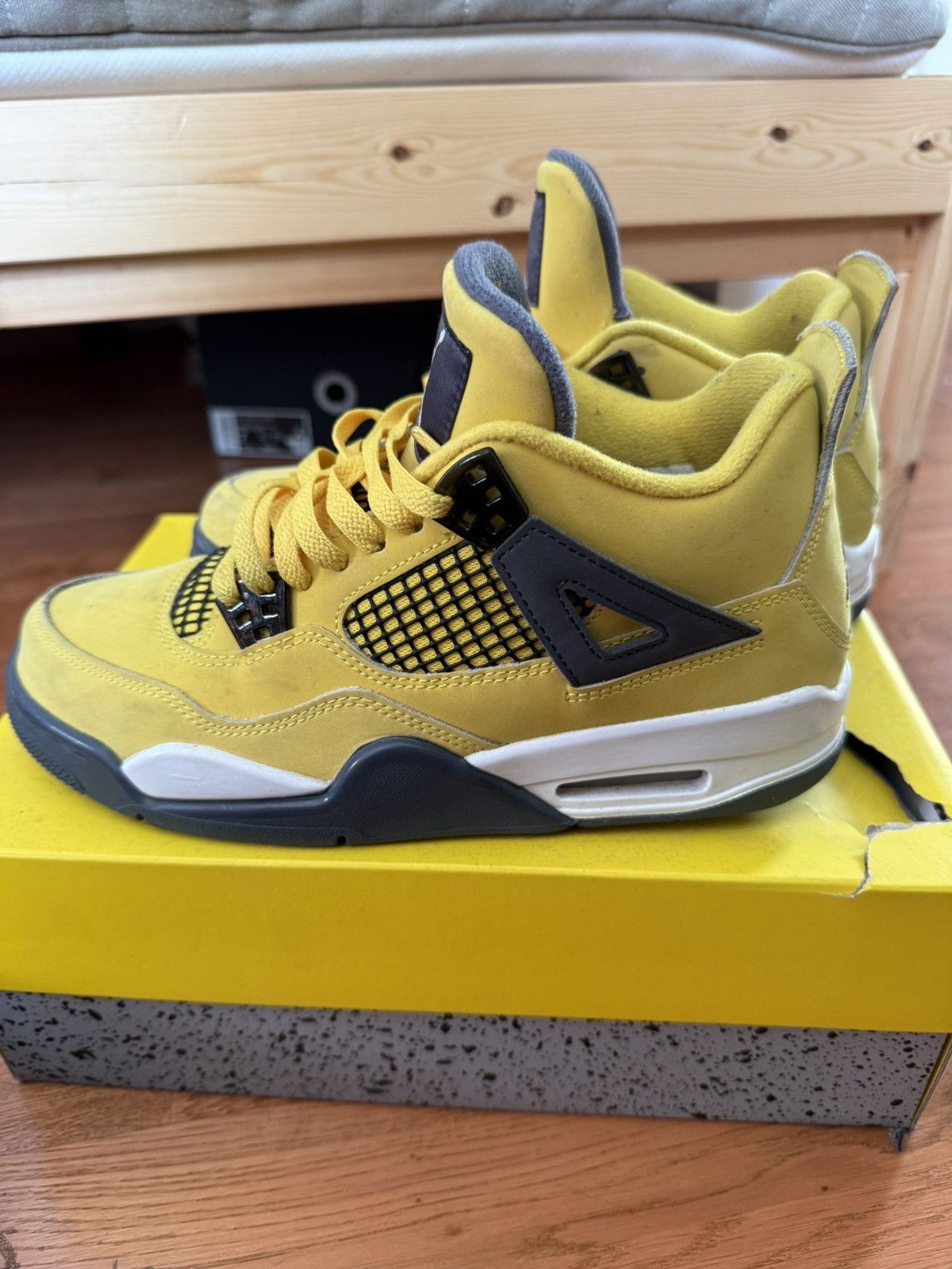 Jordan Brand Jordan 4 Lightning GS Size US 6.5 / EU 39-40 - 1 Thumbnail