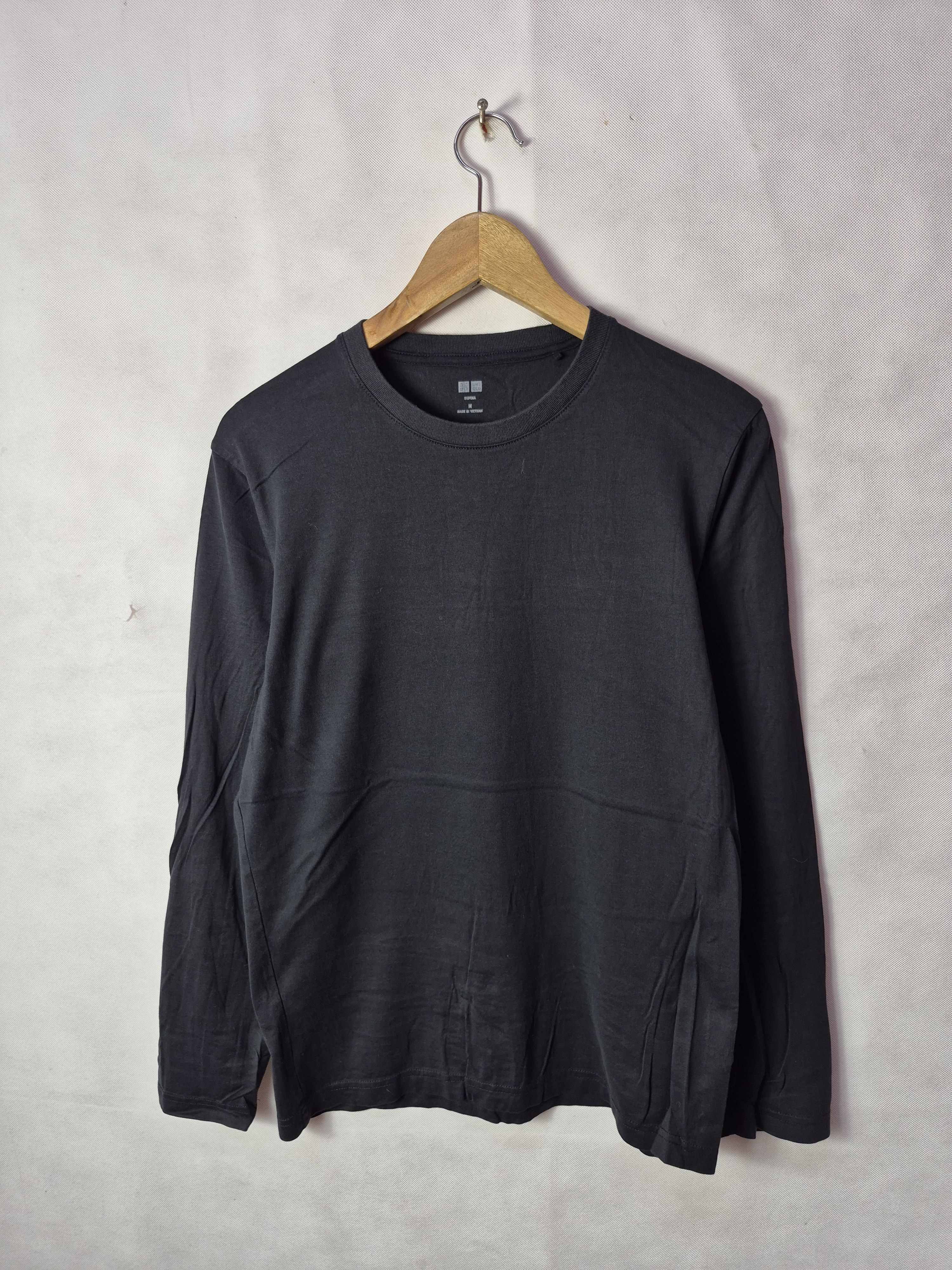 Japanese Brand × Uniqlo 🔥Uniqlo Supima Plain Black Longsleeves Tee Size US M / EU 48-50 / 2 - 2 Thumbnail